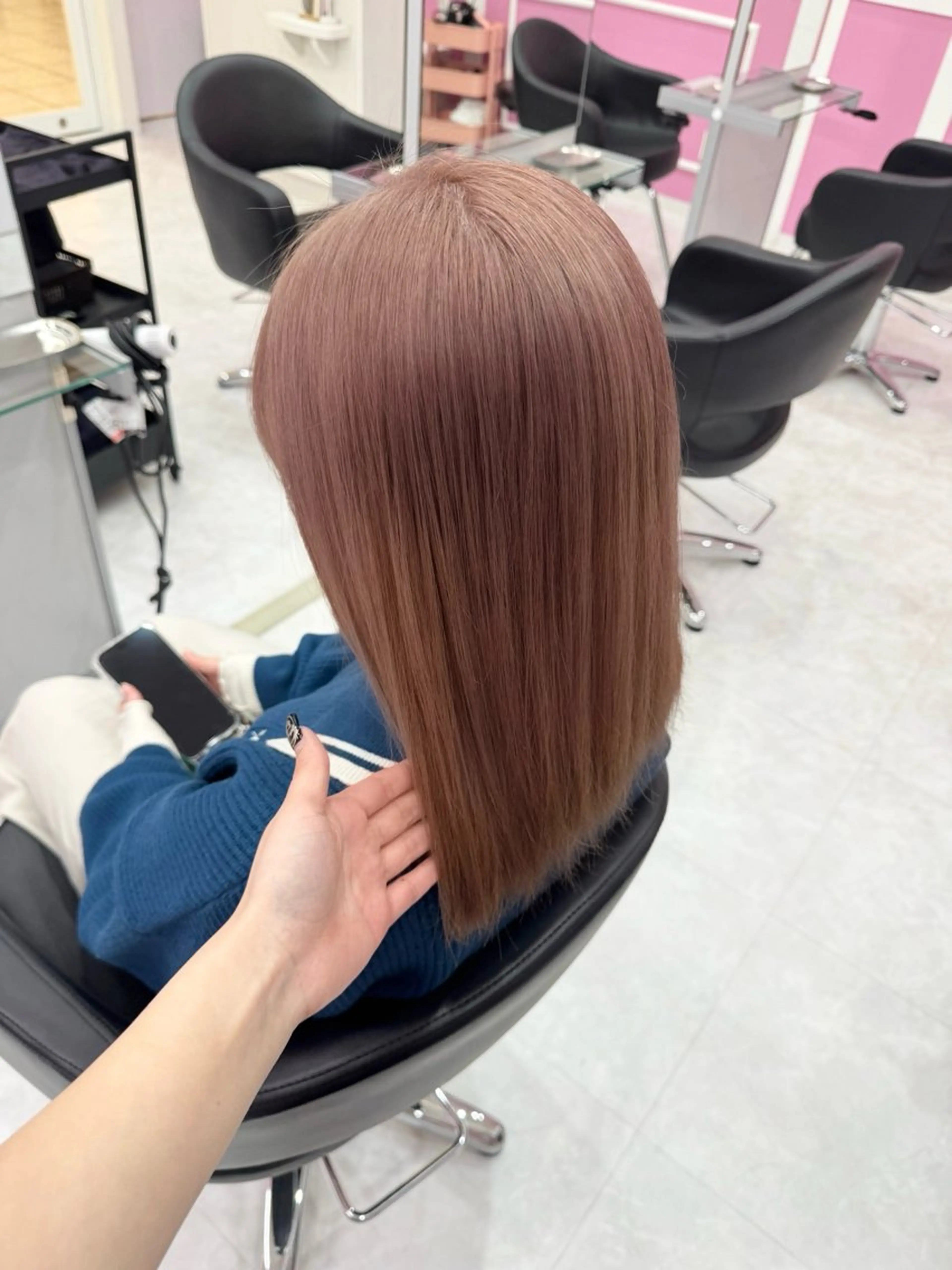 ミディアム 𝐘𝐮𝐤𝐢 ベージュ系カラーのヘアスタイル