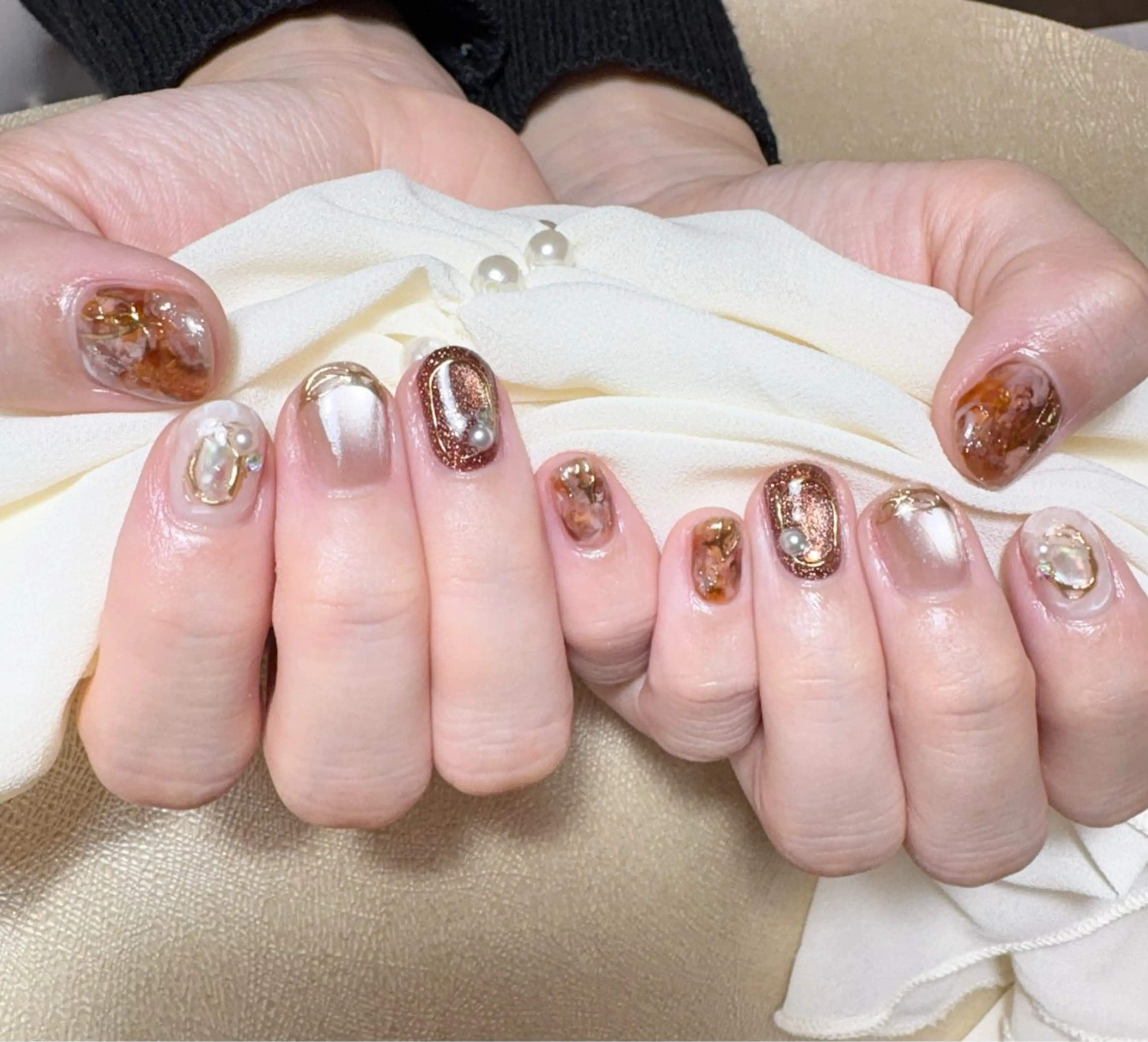ネイル アートネイル ブラウン マグネットネイル ミラーネイル 持ち込み ハンドネイル ✨韓国✨nail salonLumieのネイルデザイン