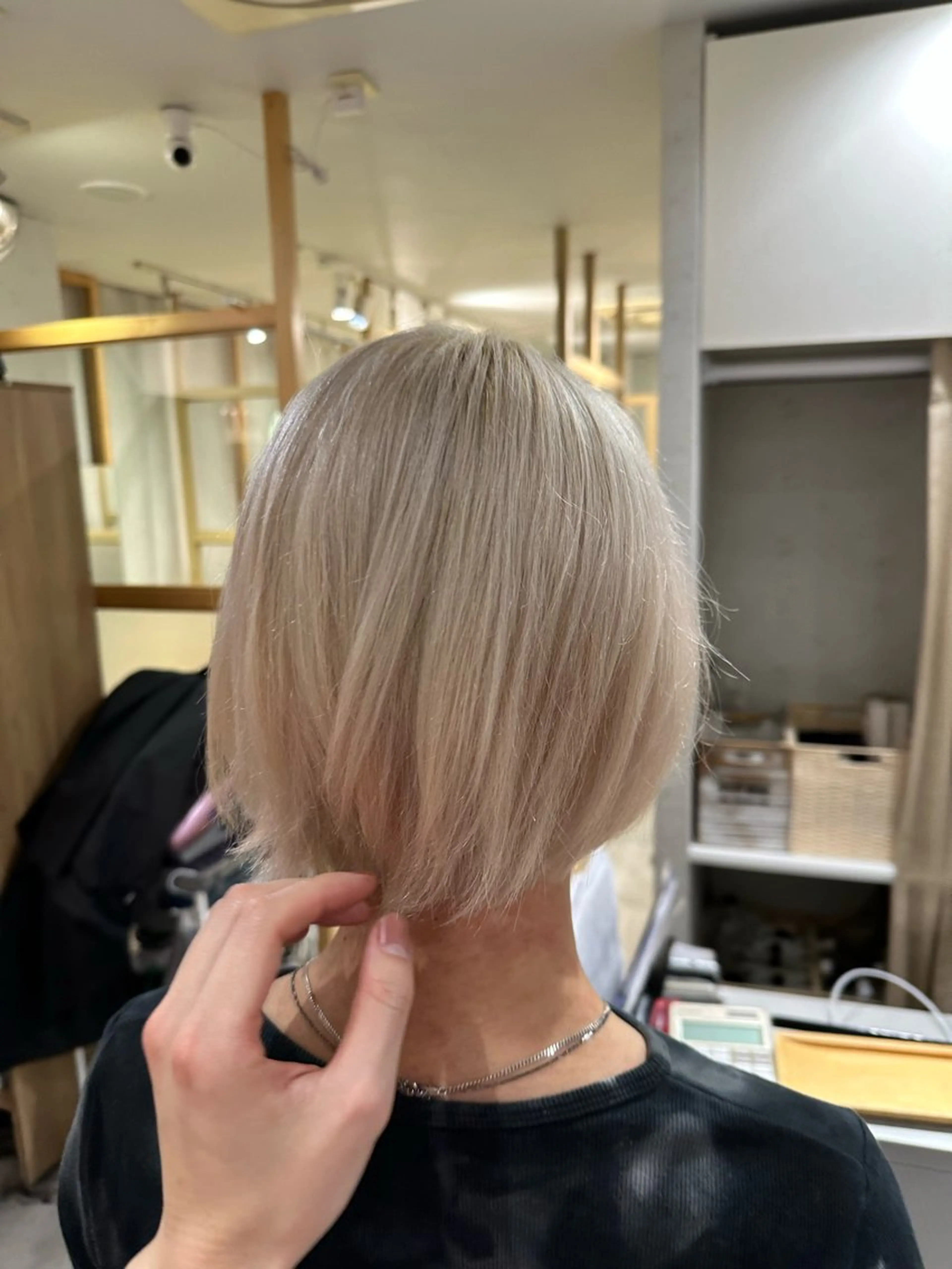 カラー JOS所属・上野/エフェクトブリ ーチ✂︎touiのヘアスタイル