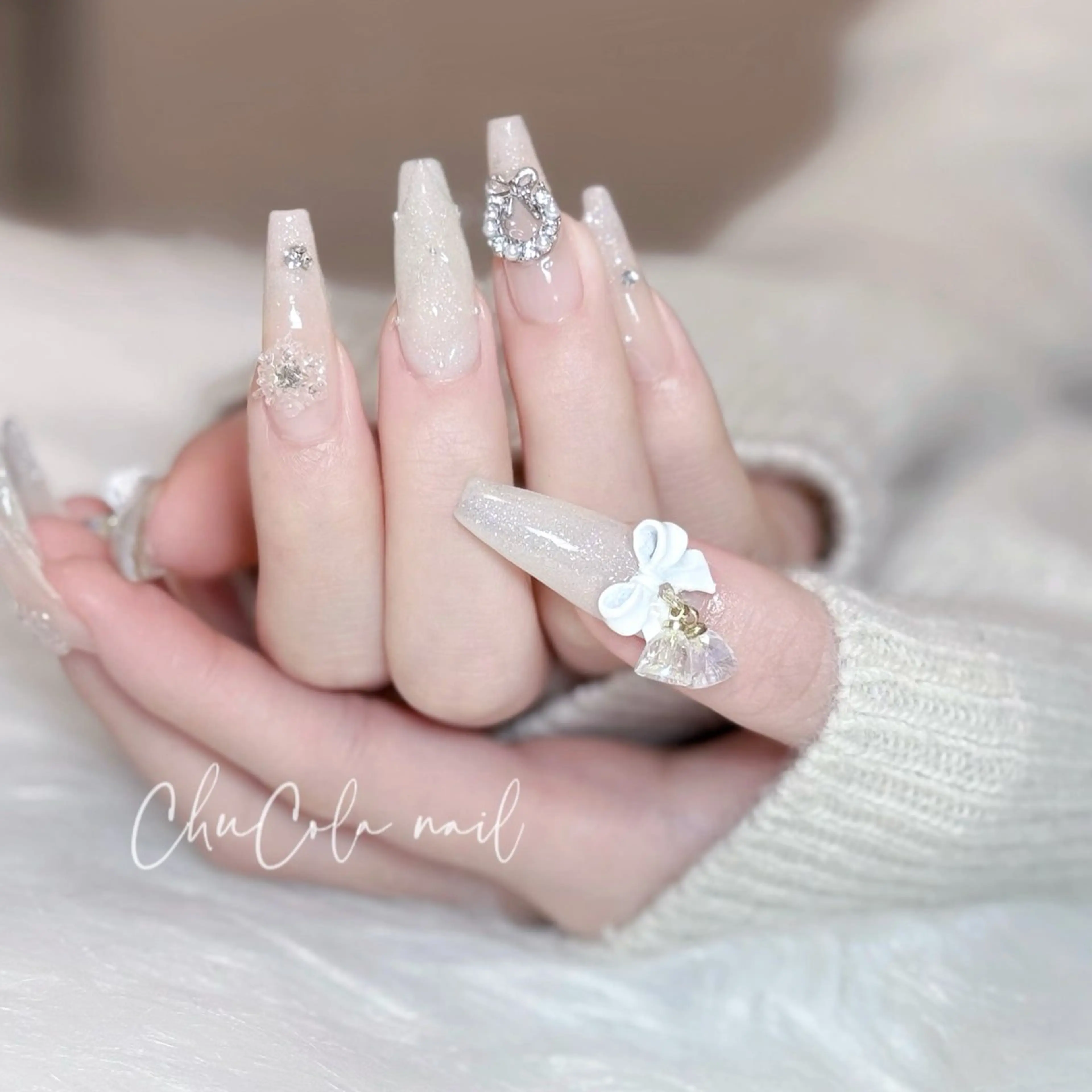 ネイル キラキラネイル ワンホンネイル nailsalon ChuColaのネイルデザイン