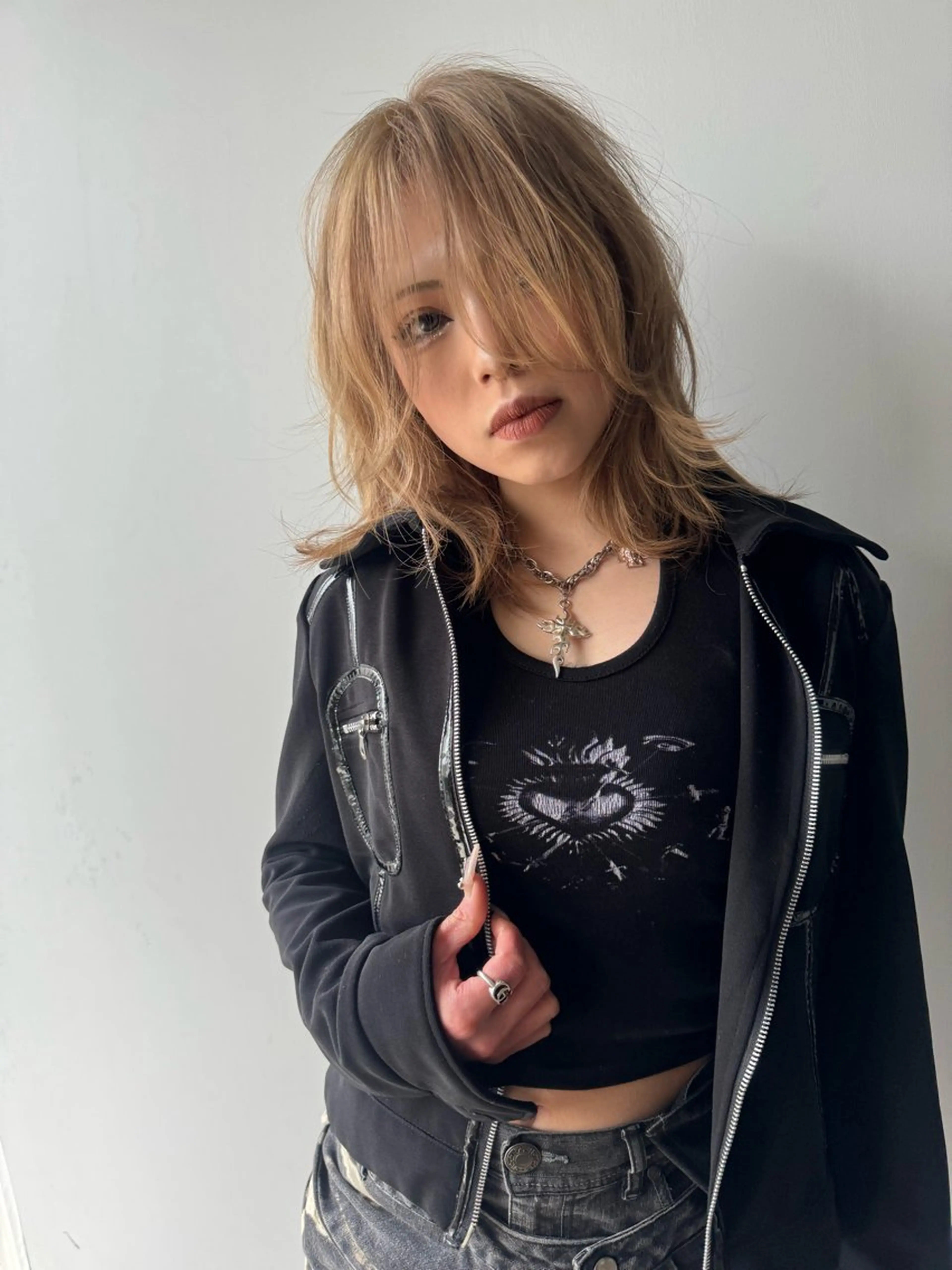 ミディアム 岸川 恭子のヘアスタイル