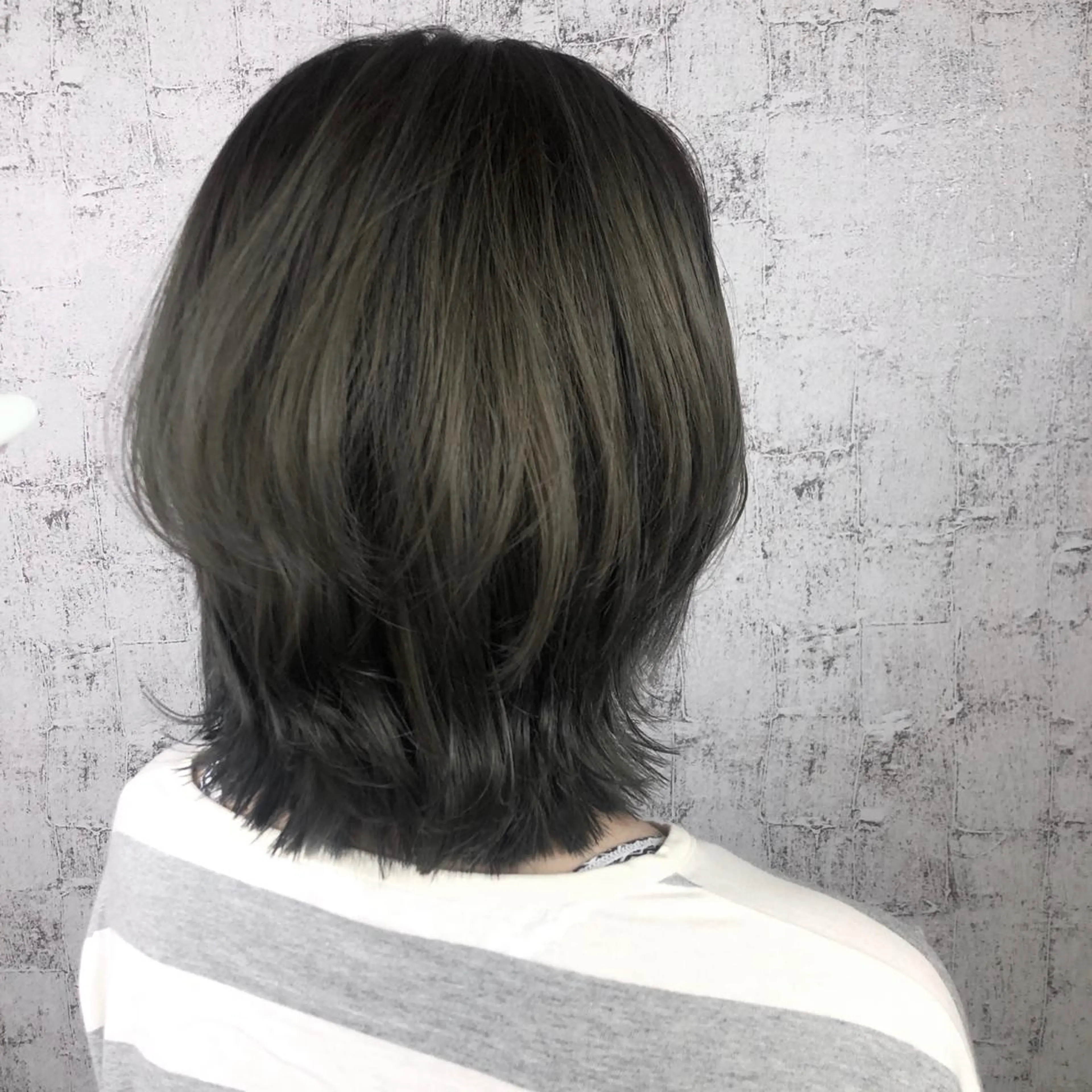 ミディアム カラー グレージュ 小顔レイヤー/ ベージュ🤍Rieのヘアスタイル