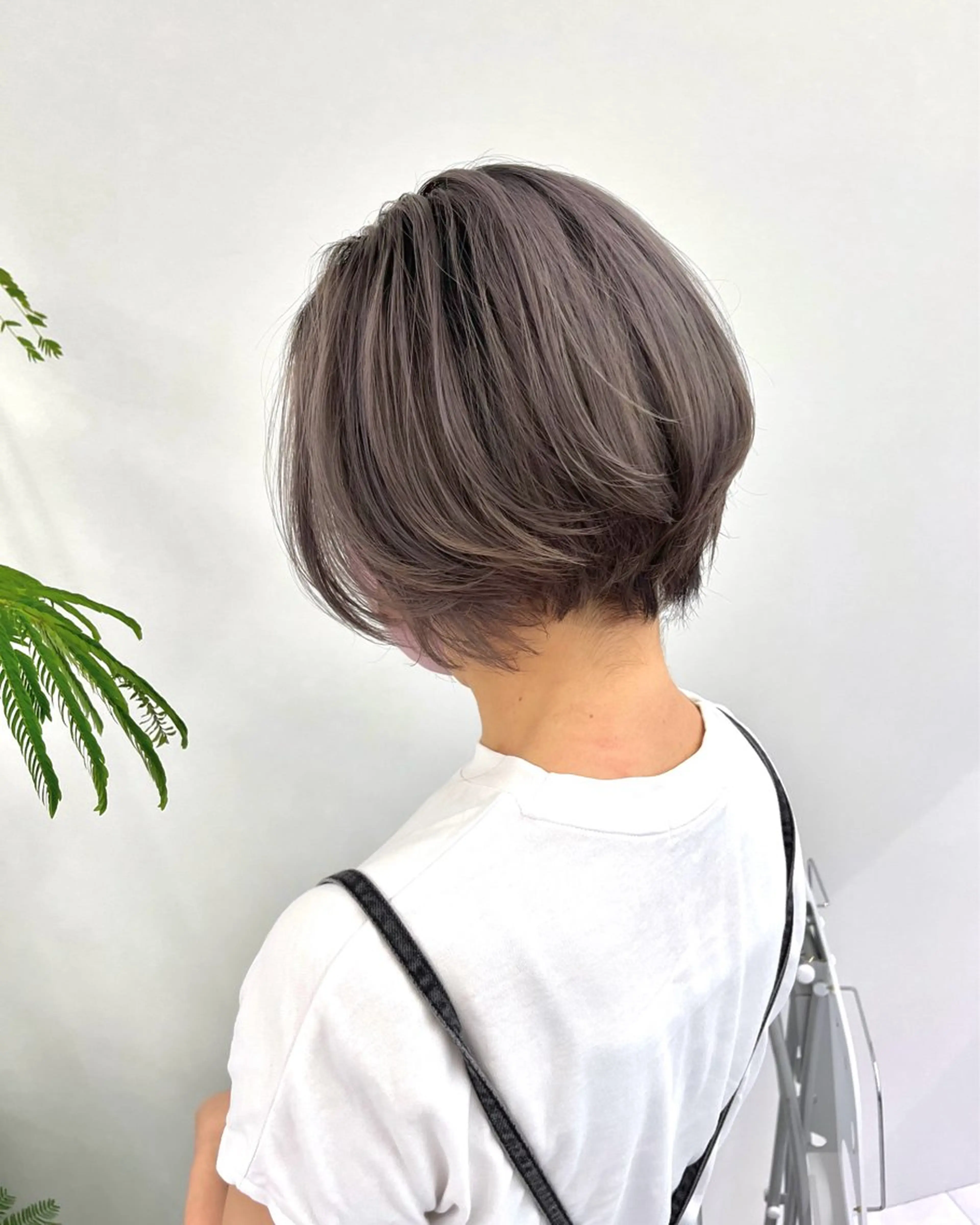 ショート カラー ブリーチ グレージュ ヘアカラー ケアブリーチ 若杉圭大のヘアスタイル