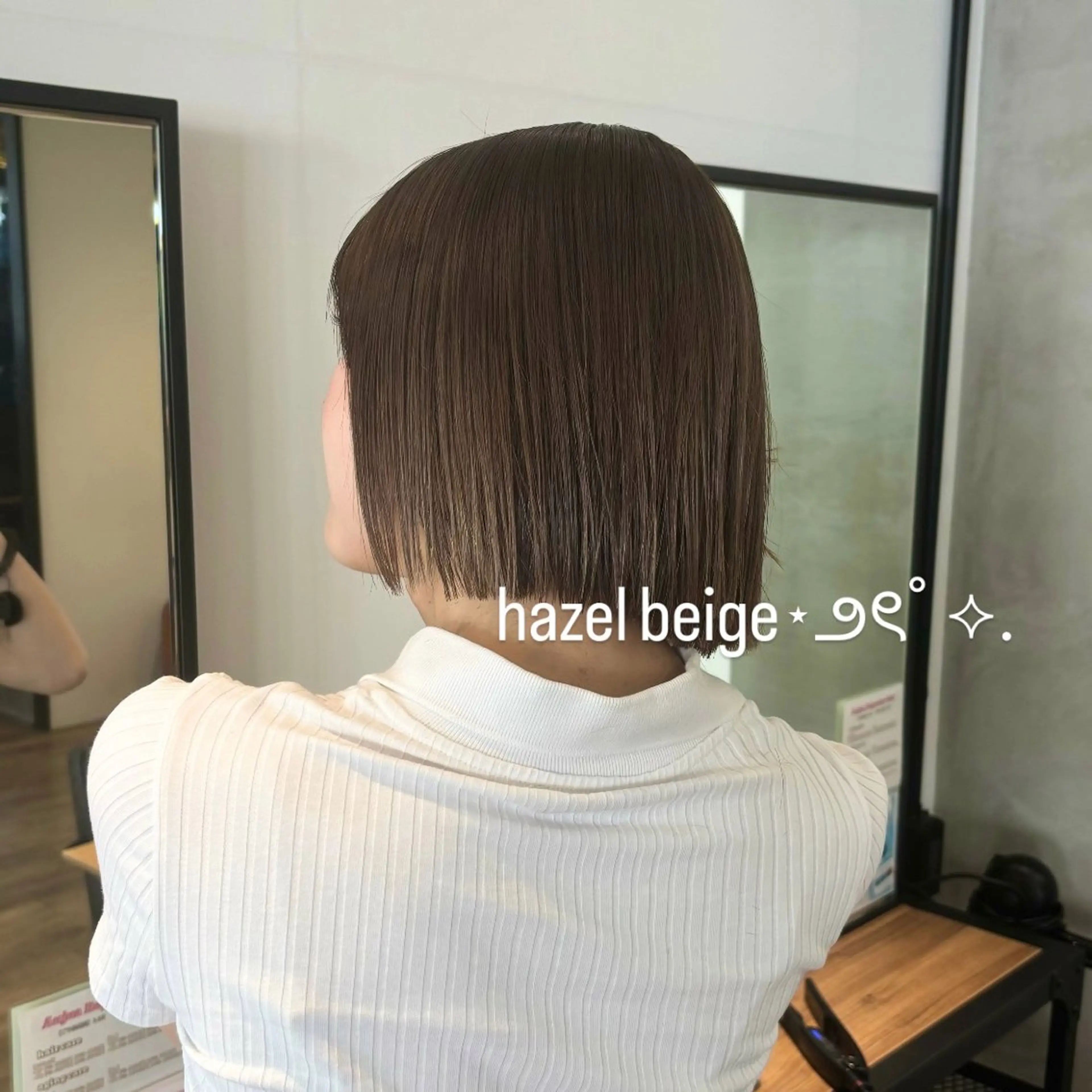 ショート カラー ベージュカラー ヘーゼル カット ヘアカラー トリートメント ヘッドスパ 𝑴𝒊𝒌𝒖💝 透明感モテカラーのヘアスタイル