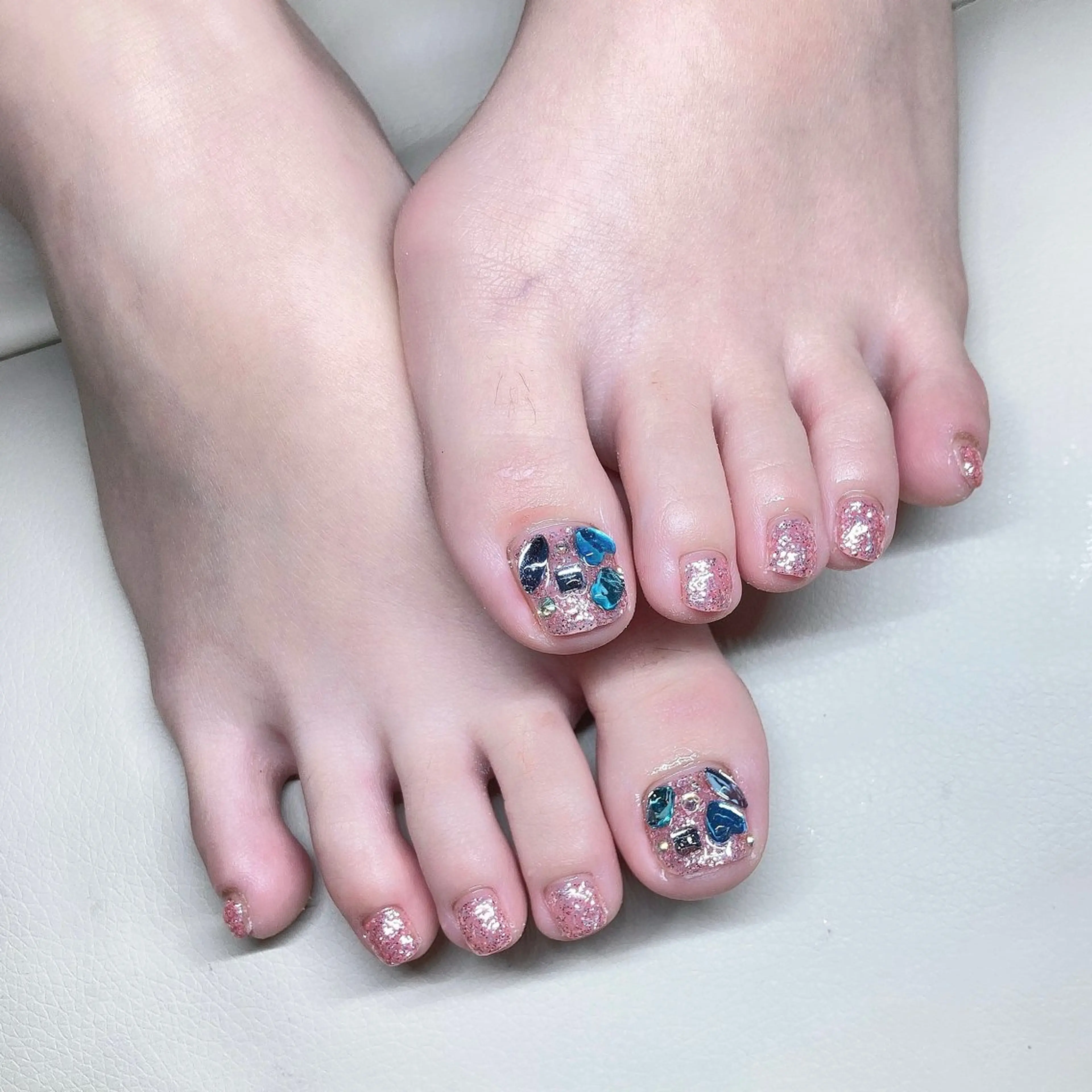 ネイル フットネイル キラキラネイル Mugi ☆KOHARUのネイルデザイン