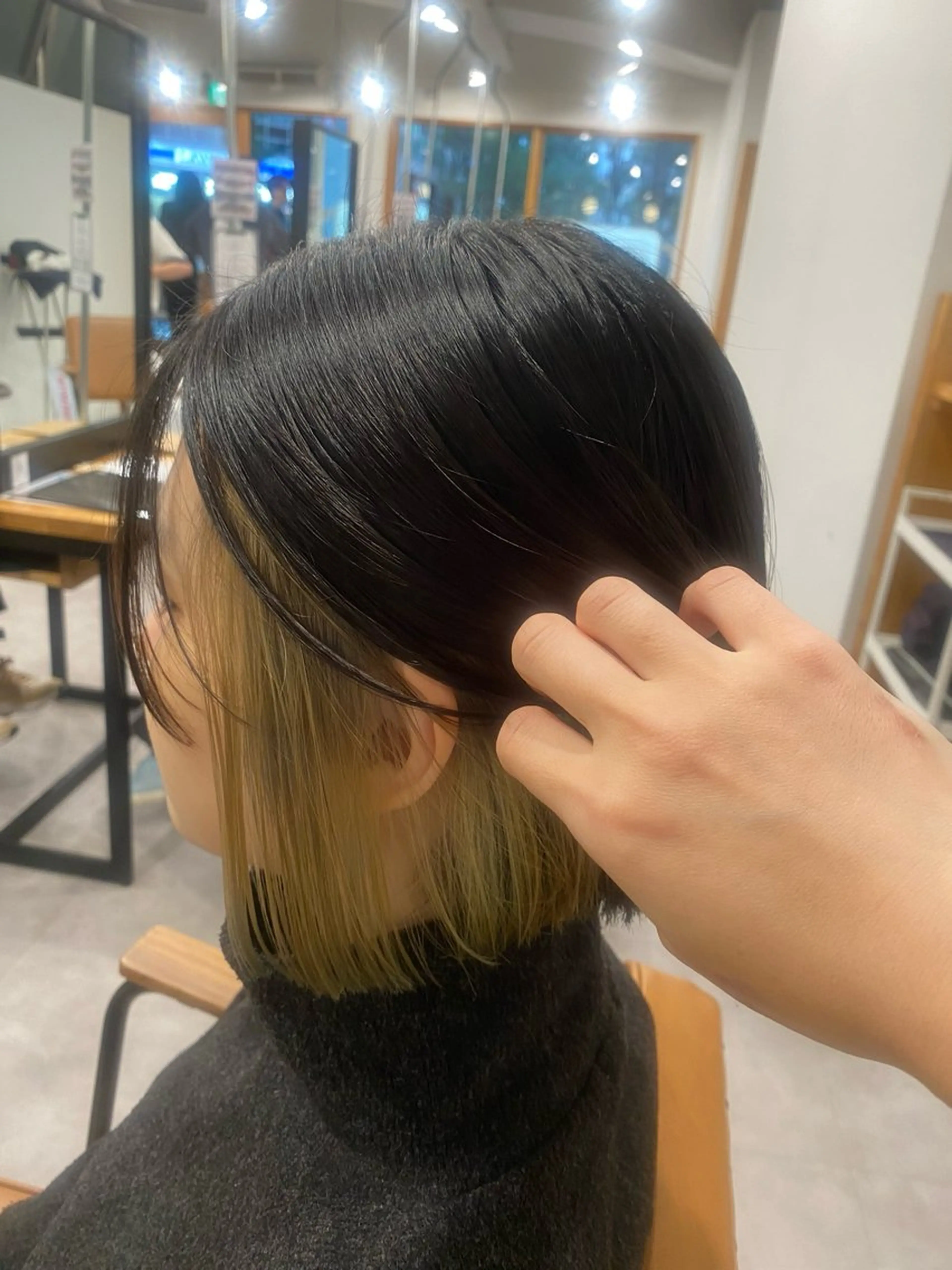 ミディアム カラー ベージュカラー ブリーチ インナーカラー ミルクティーベージュ ヘアカラー 仲矢 あゆ美のヘアスタイル