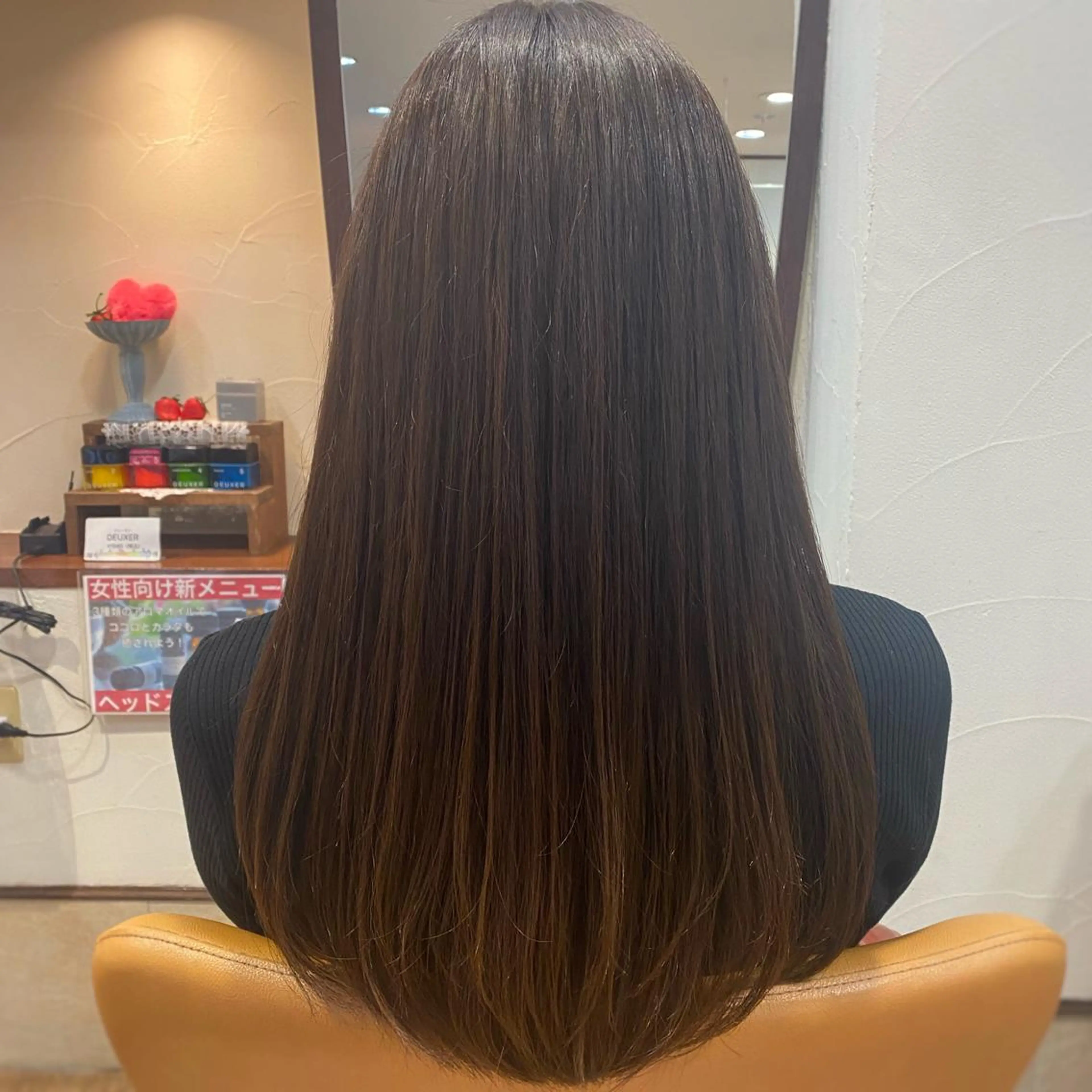 ロング カラー ブラウンカラー モカブラウン レイヤーカット ロング サプリームヘア 飯田みち瑠のヘアスタイル