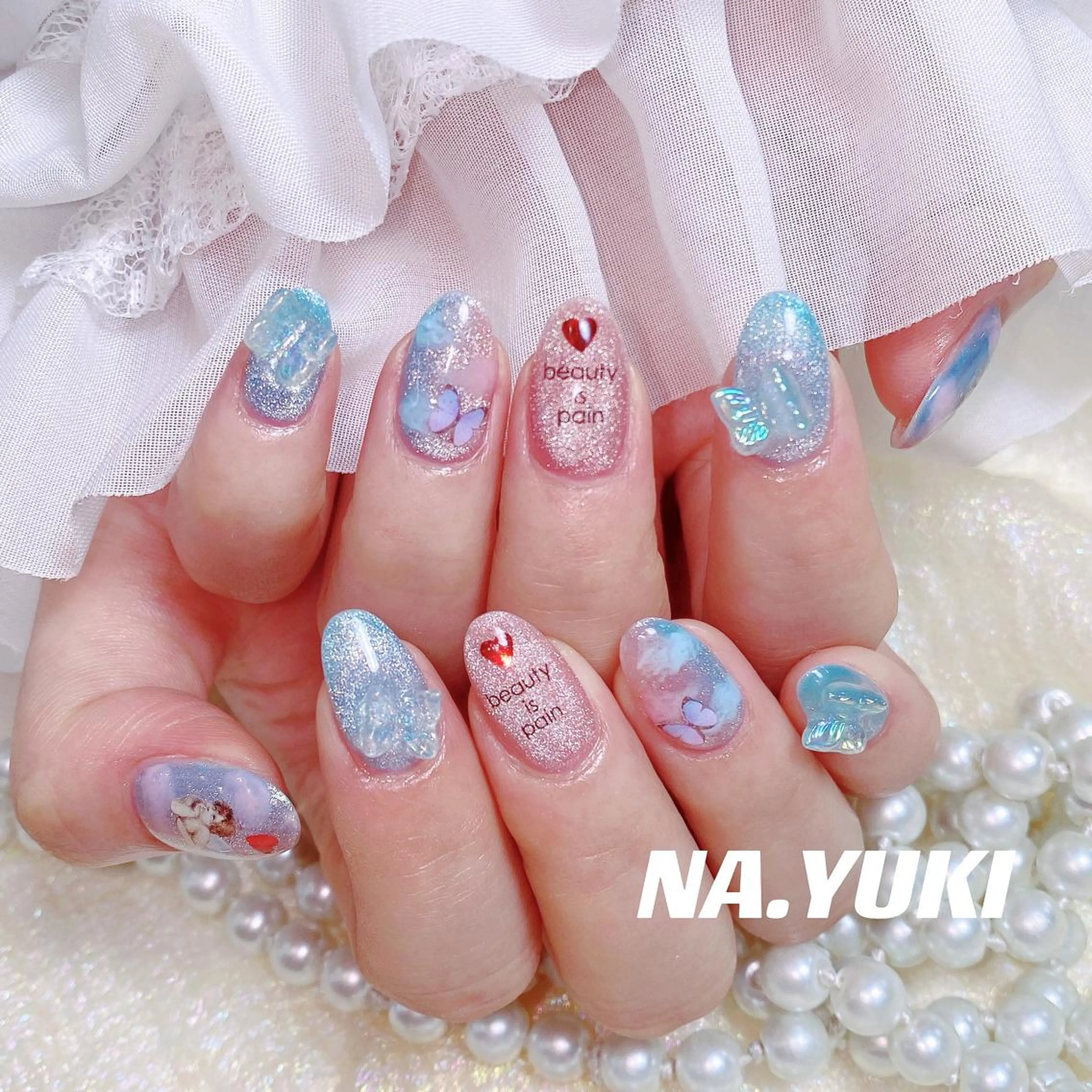 ネイル 🦋 Queenieのネイルデザイン