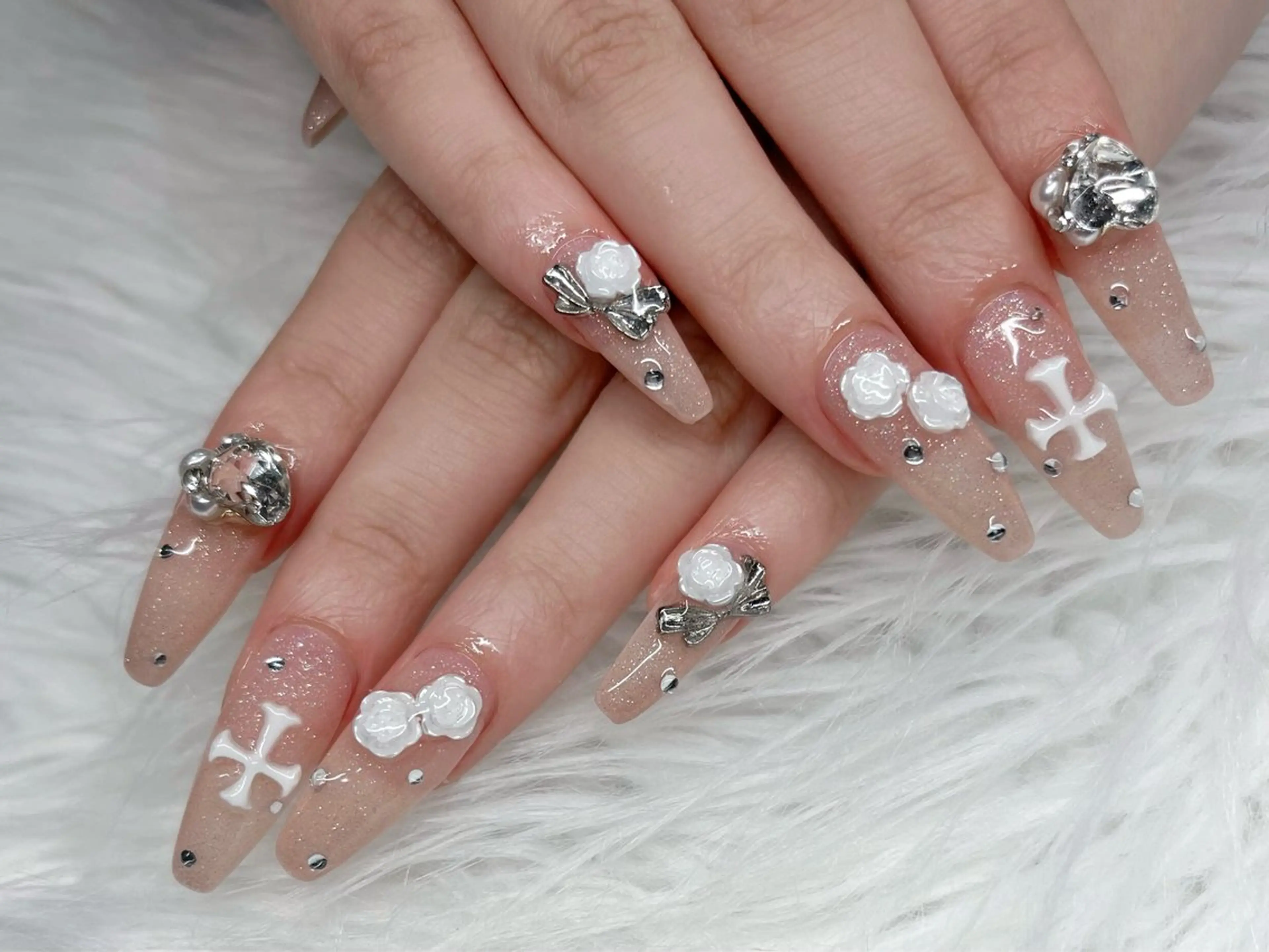 ネイル オーロラネイル チークネイル フレンチネイル ガラスフレンチ ロングネイル ハンドネイル XIMINANAIL SALON堀江店のネイルデザイン