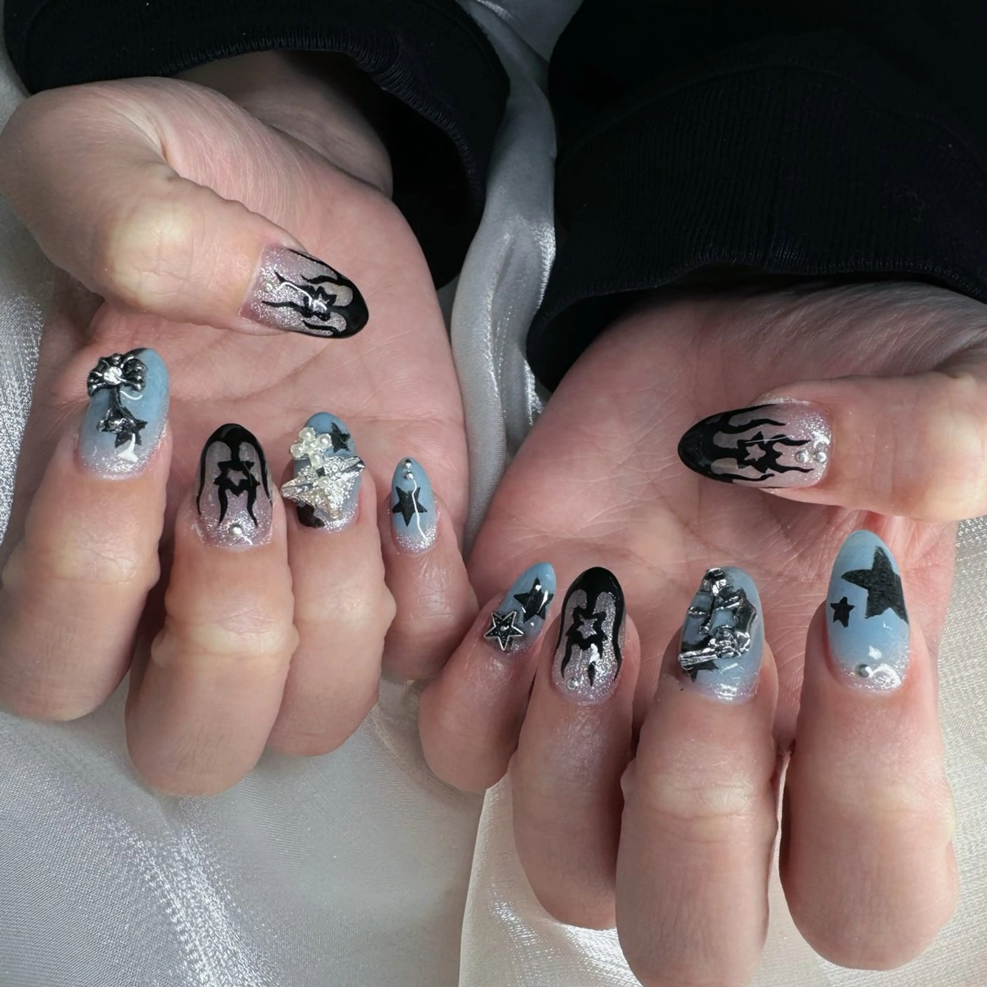 ネイル チークネイル ガーリー キラキラネイル 韓国ネイル ミラーネイル ハンドネイル NailPrincess所属・princess スカルプ専門店のネイルデザイン