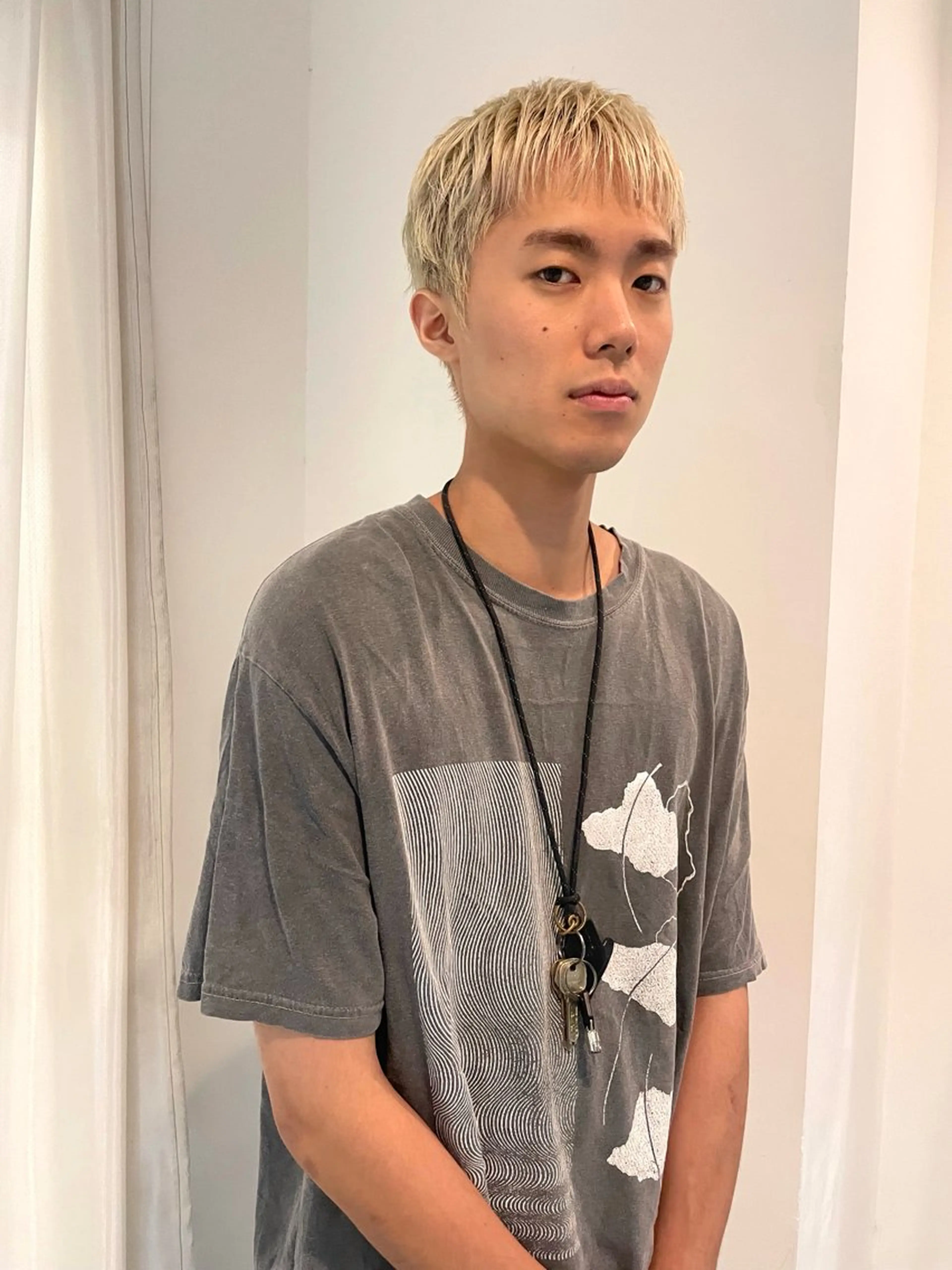メンズ メンズハイトーン カット ヘアカラー 熊崎 葵のヘアスタイル