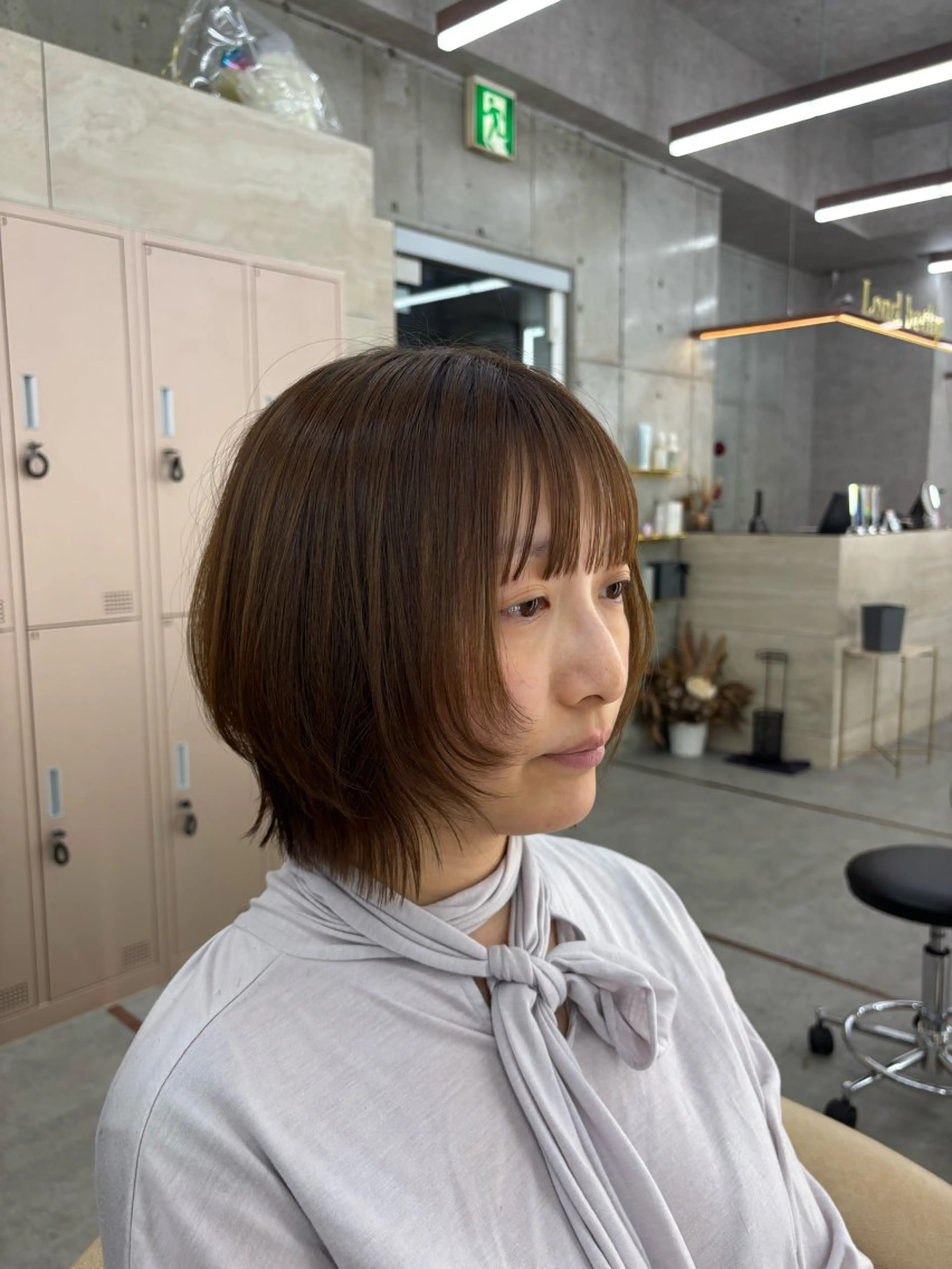 ミディアム カット トリートメント 髪質改善|透明 感カラー🩵レイヤーのヘアスタイル