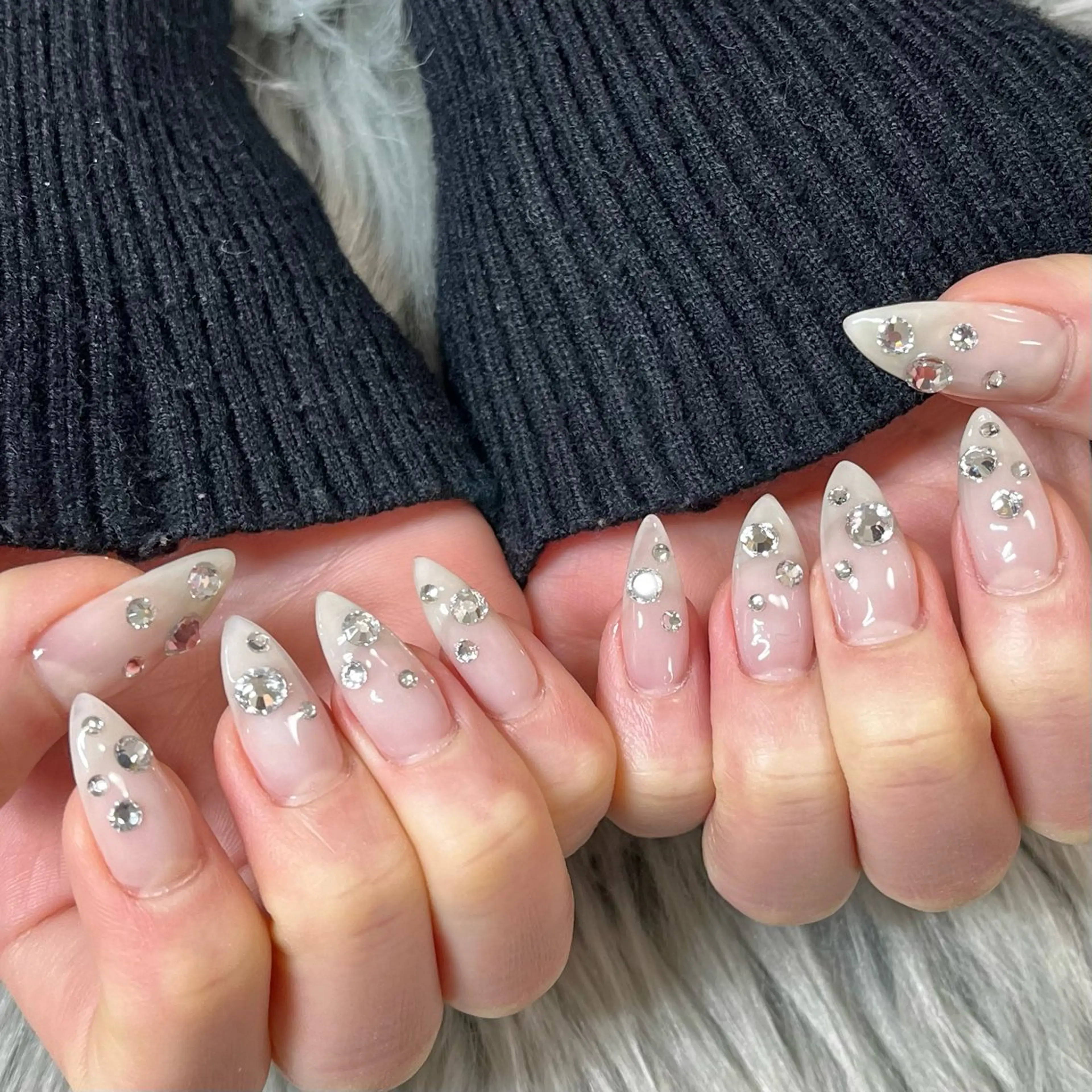 【 3月まで限定❣️】 ＜オフ無し💅＞ 片手４本ずつアート／つけ放題🎀 ̖́-（パラジェル+1,000円で変更🉑）の写真