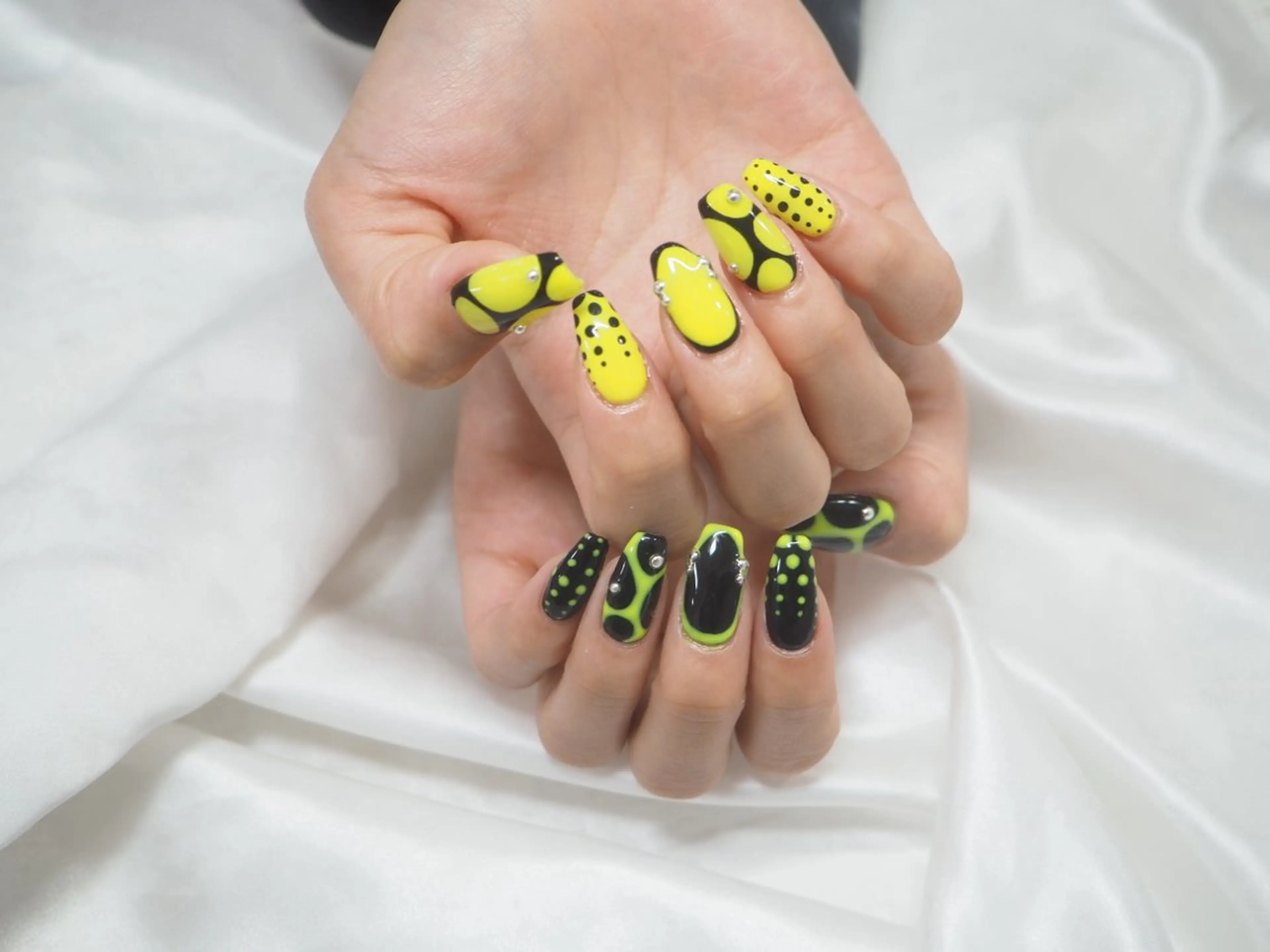 ミディアム ハンドネイル 中道 彩花のネイルデザイン