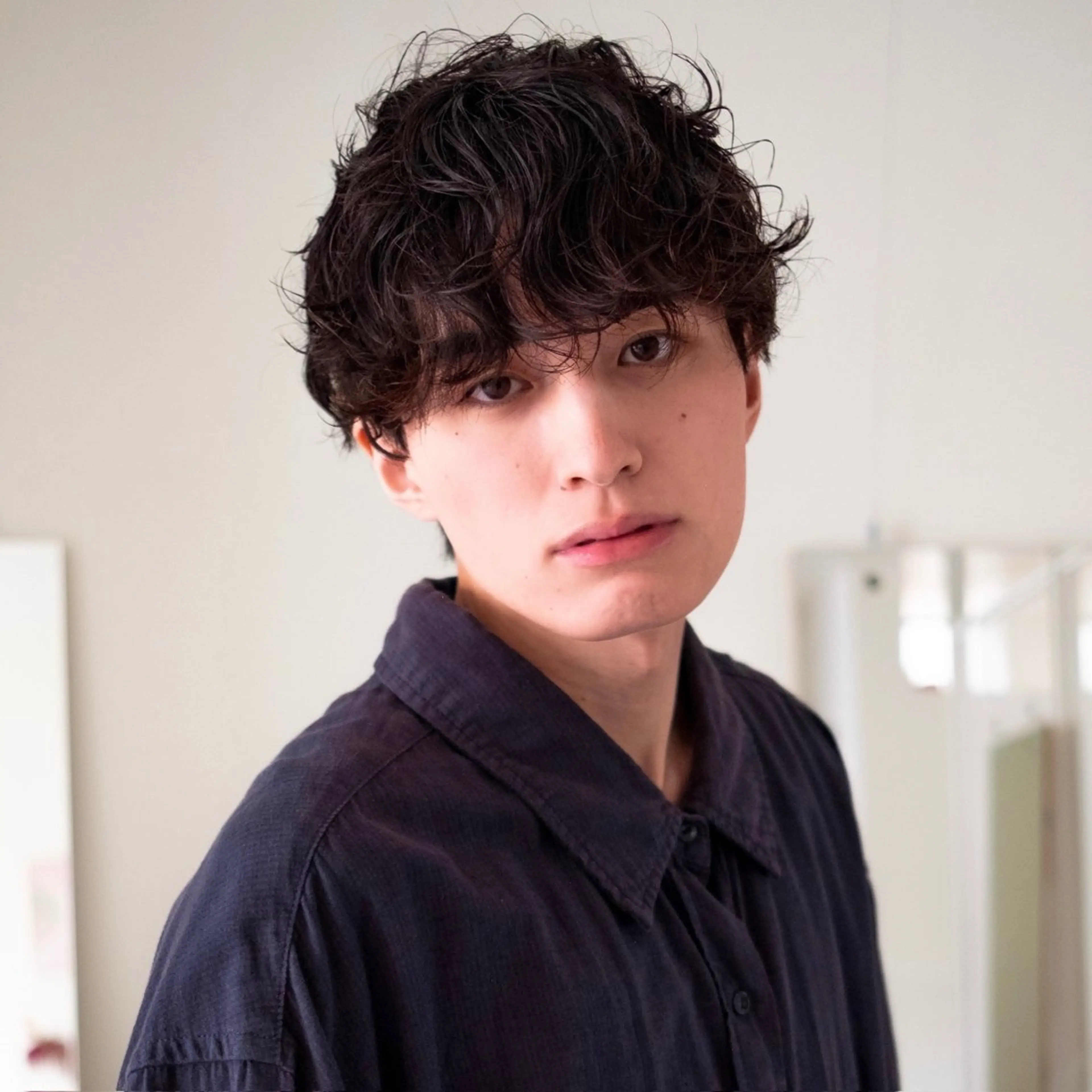 ショート パーマ メンズ メンズパーマ ニュアンスパーマ スパイラルパーマ メンズハイトーン/栄 /イトウタケルのヘアスタイル