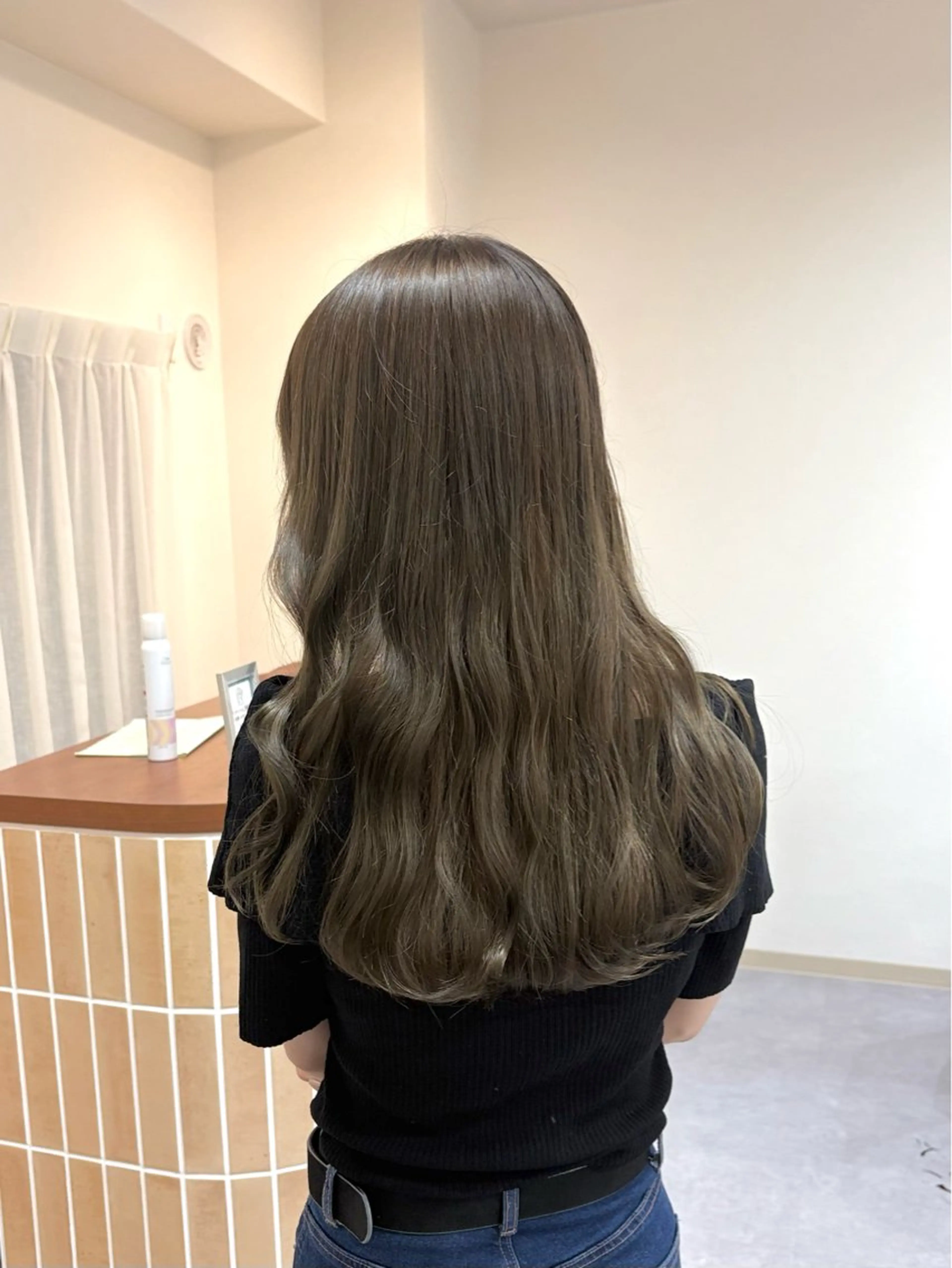 ミディアム カラー ブリーチ グレージュ ブリーチなしカラー オリーブグレージュ オリーブグレー カット ヘアカラー トリートメント ハル🌸柔色/ ブリーチなし/艶髪のヘアスタイル