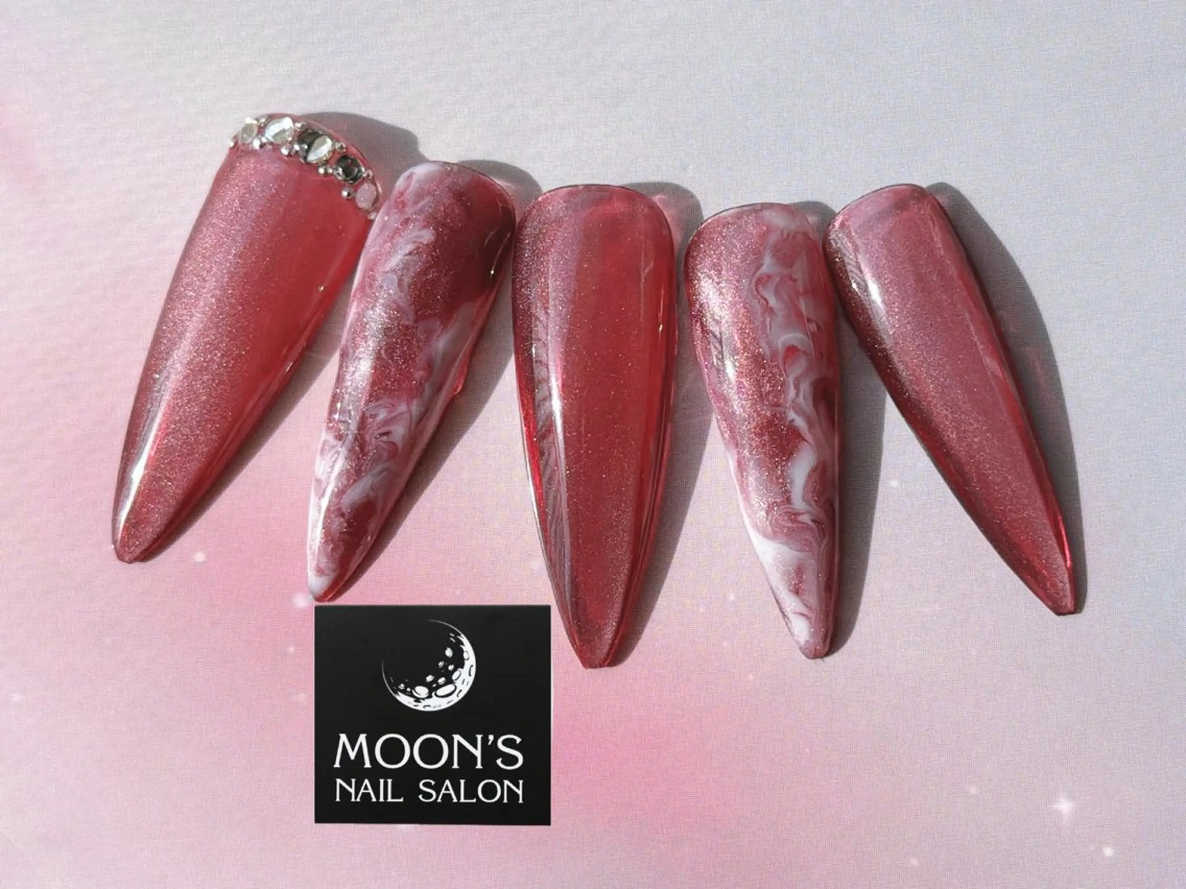 ネイル Moons nail 💅✨のネイルデザイン