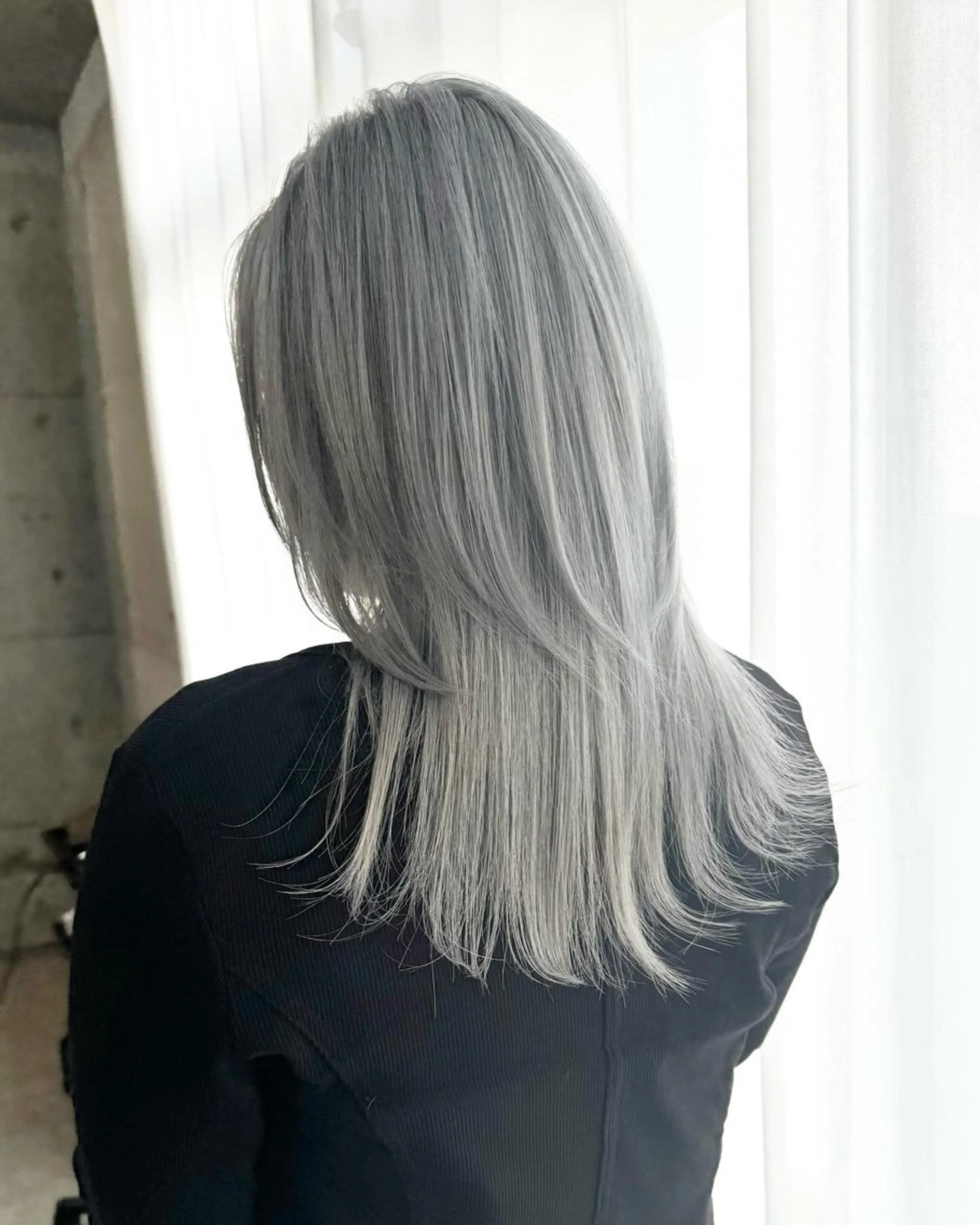 ロング カラー ヘアアレンジ ブリーチ ブルーカラー ケアブリーチ ダブルカラー ハイライトカラー ヘアカラー トリートメント lani ブリーチ /ダブルカラーのヘアスタイル