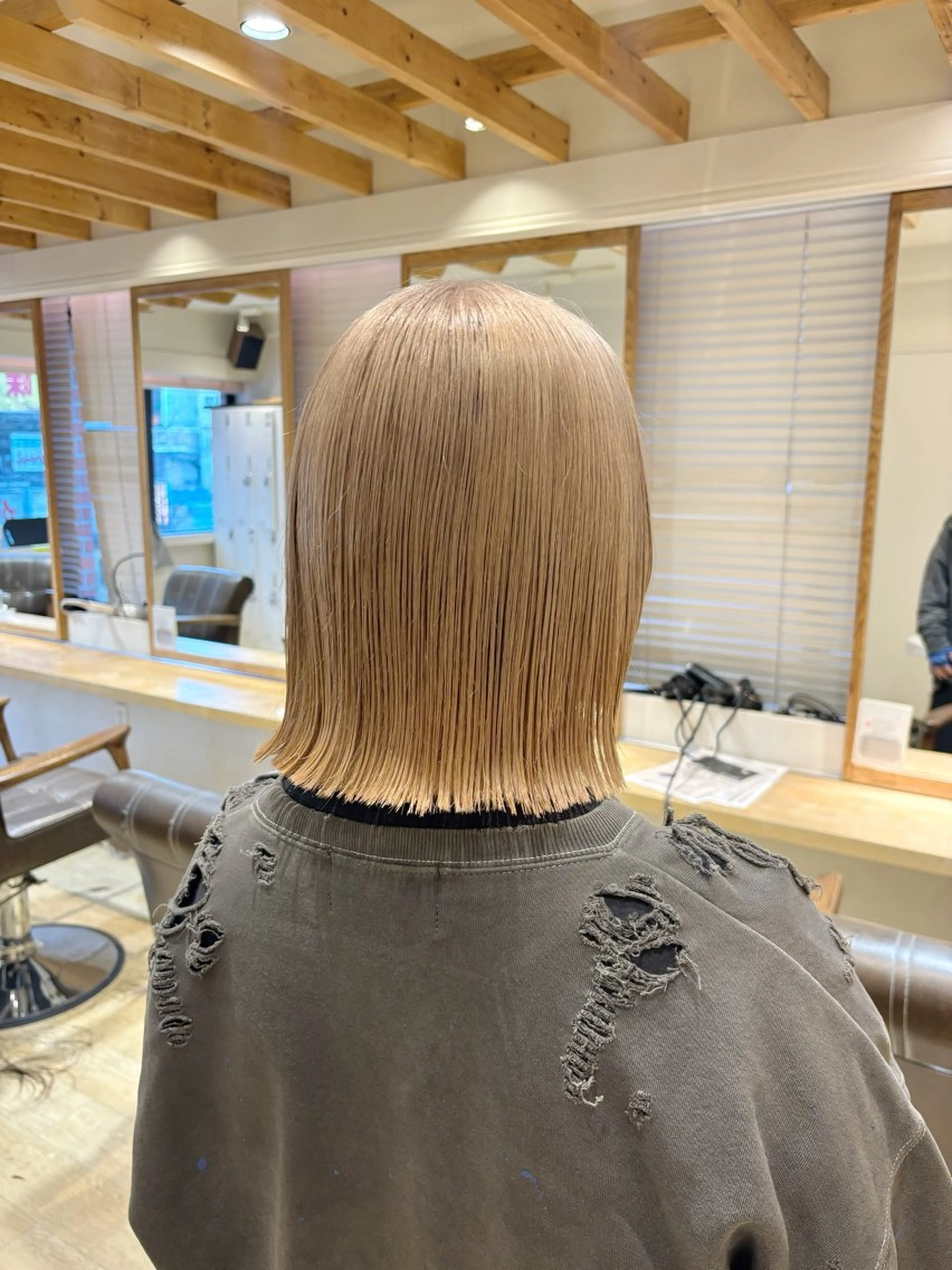 ショート カラー カット ヘアカラー トリートメント EIGHT新宿 新井彩斗のヘアスタイル