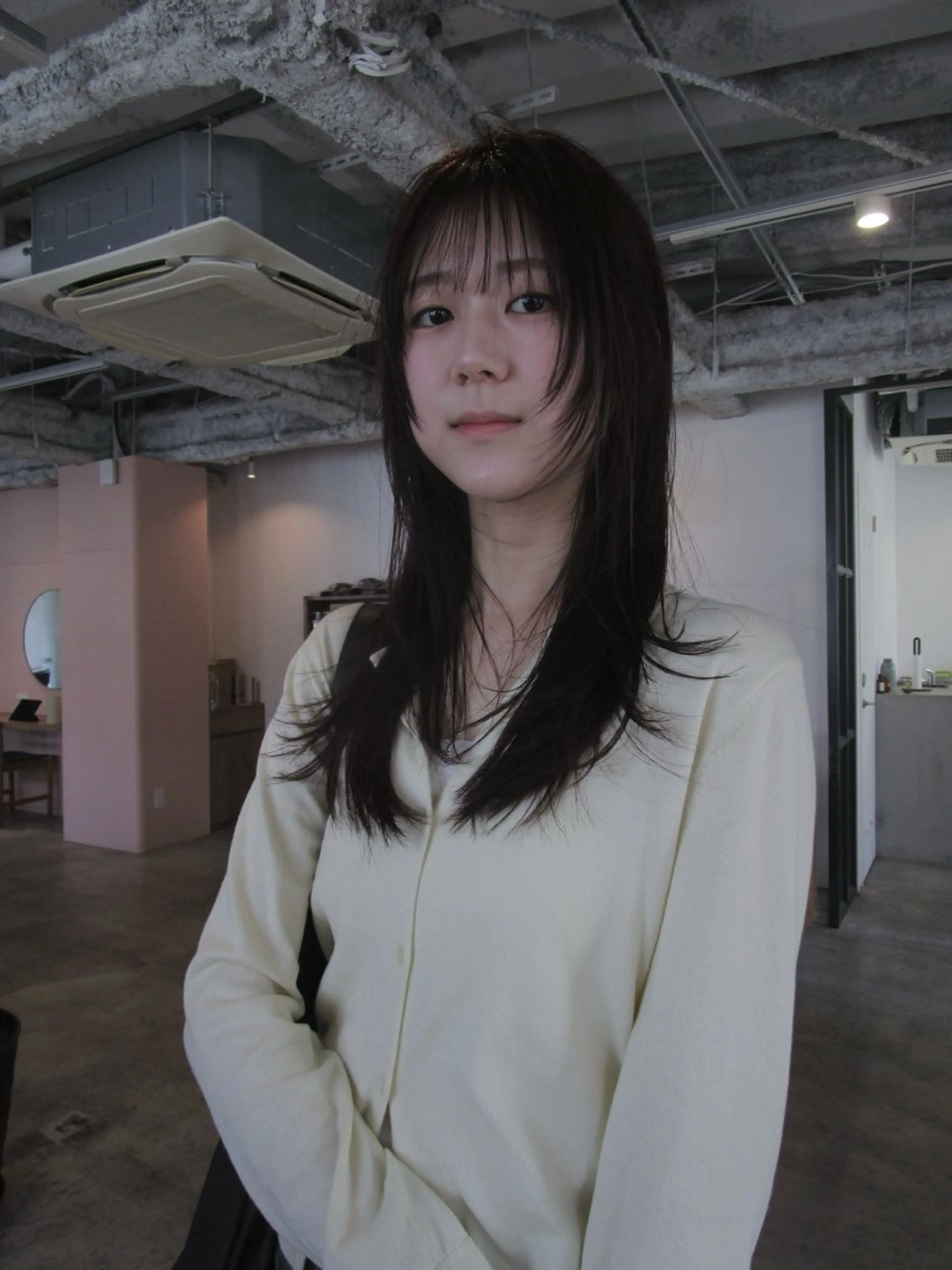 セミロング カラー ベージュカラー 顔周りカット レイヤーカット カット ヘアカラー yu maのヘアスタイル