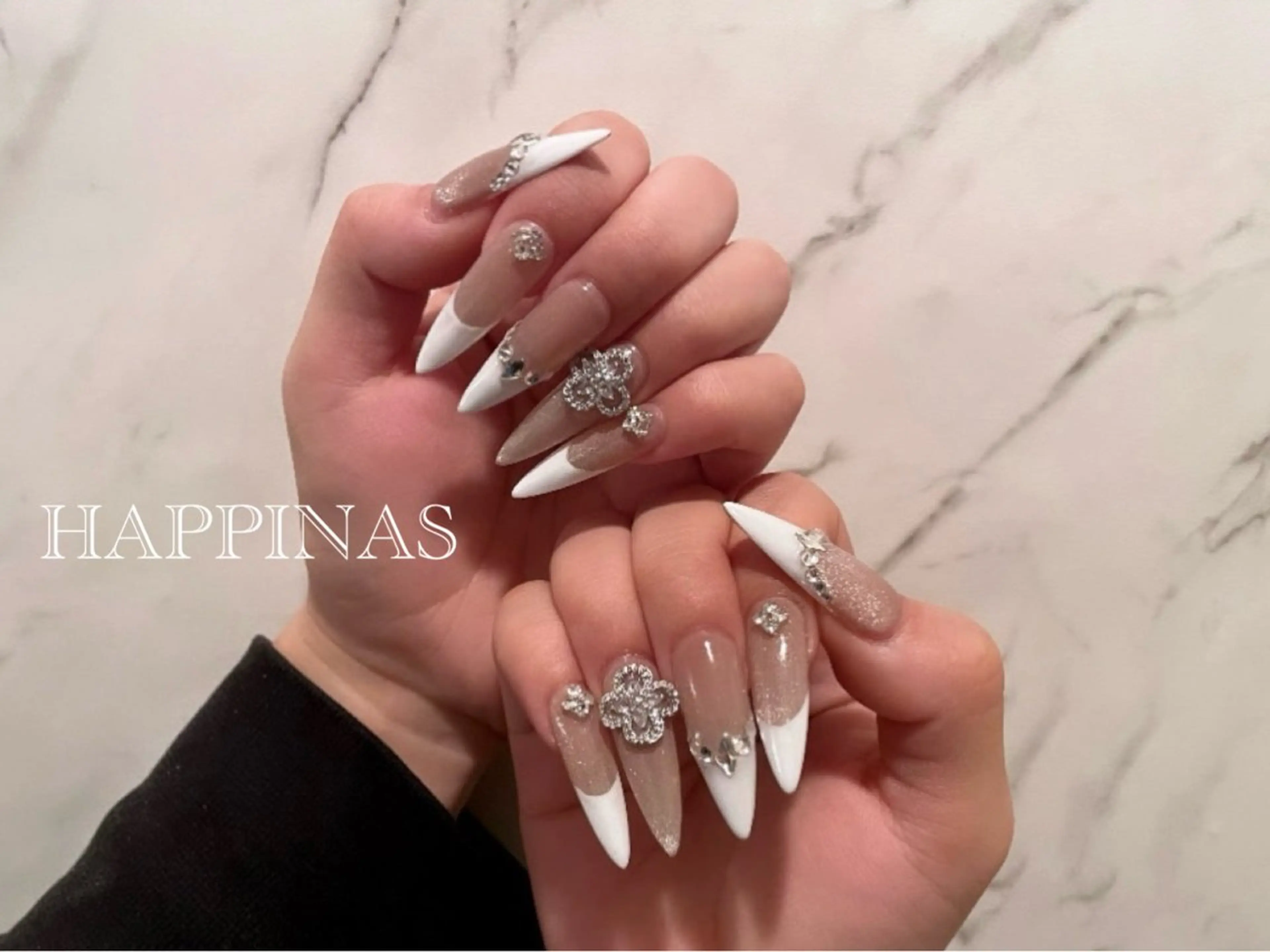 ネイル カジュアル フレンチネイル キラキラネイル マグネットネイル スカルプネイル ハンドネイル HAPPINAS Jrネイリスト💅のネイルデザイン