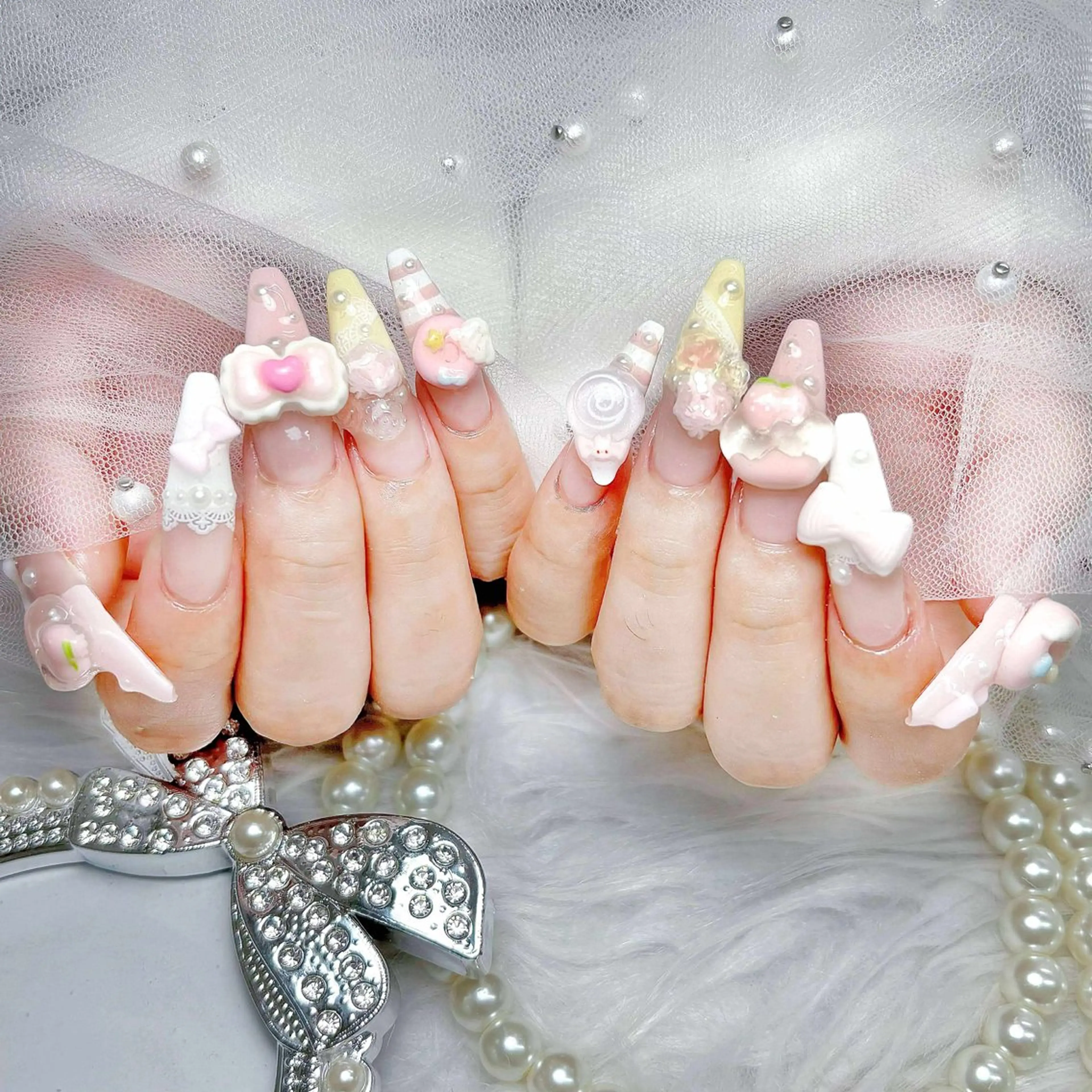 ネイル アートネイル オーロラネイル フットネイル ジェルネイル キラキラネイル ハンドネイル ハンドケア Nova Nailのネイルデザイン