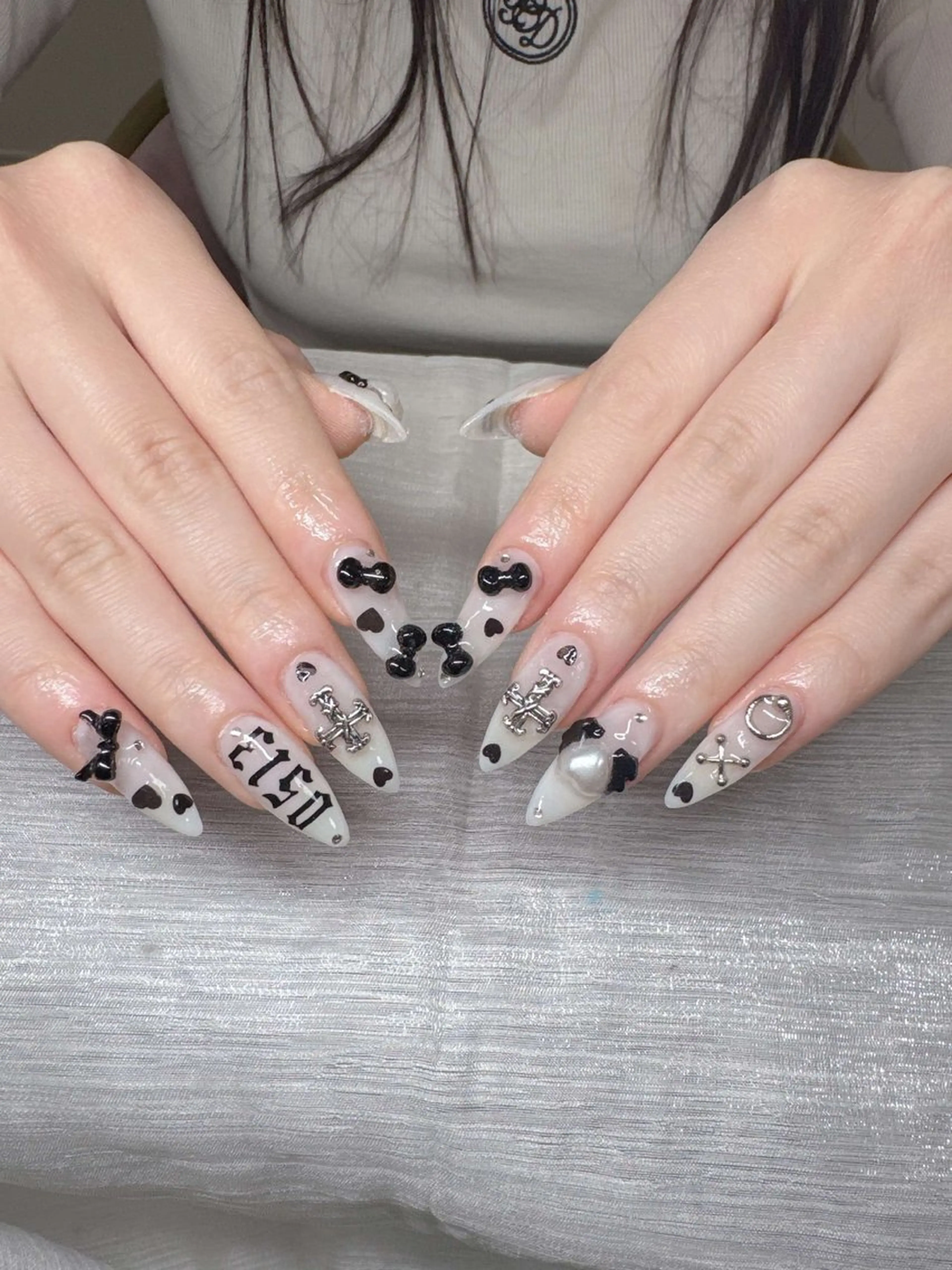 ネイル 長さ出し グラデーション 卒業式 キラキラネイル マグネットネイル Lee Nailsのネイルデザイン