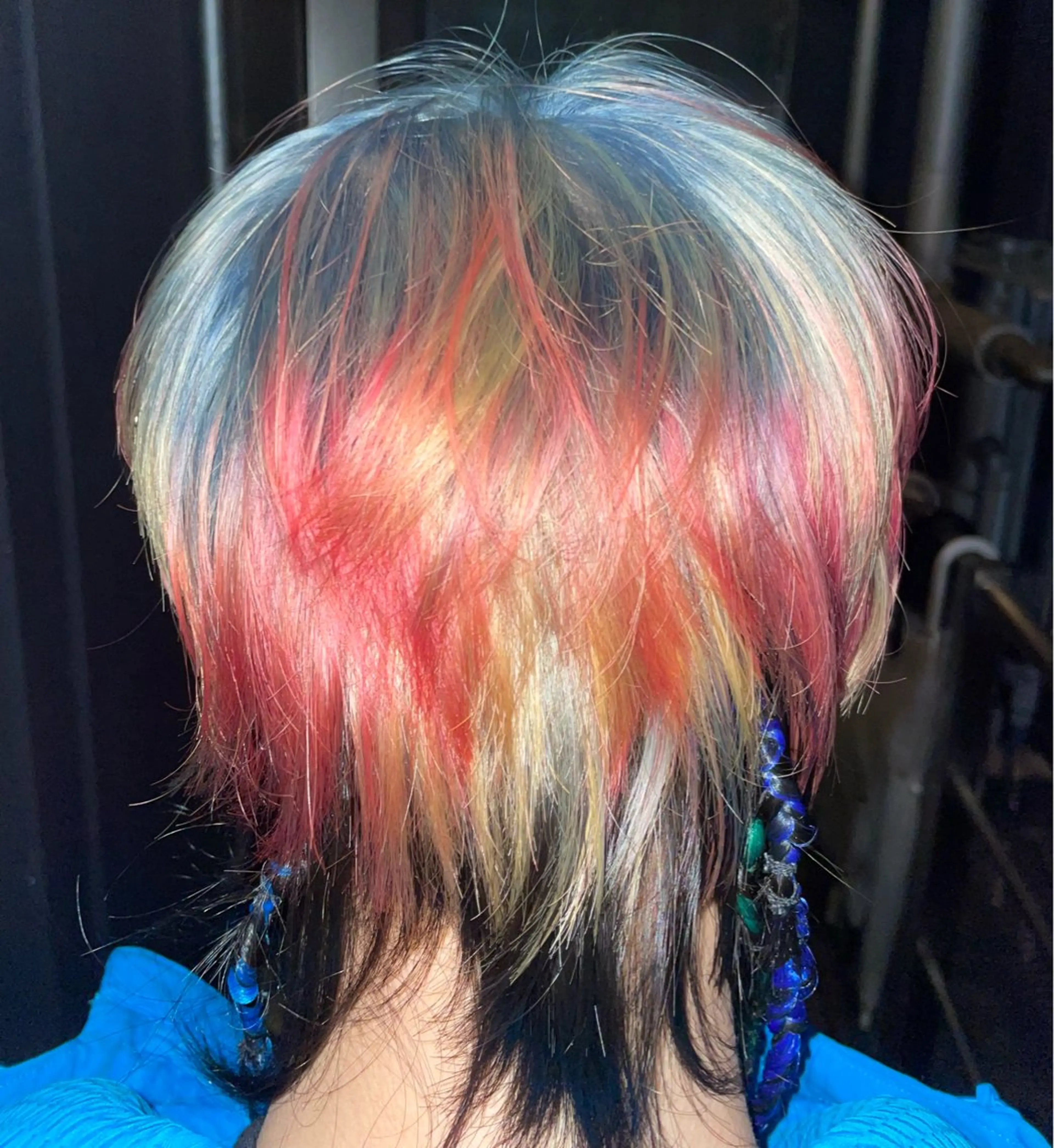 メンズ ヘアカラー ハイトーン/デザイン カラー/複雑履歴葉月のヘアスタイル