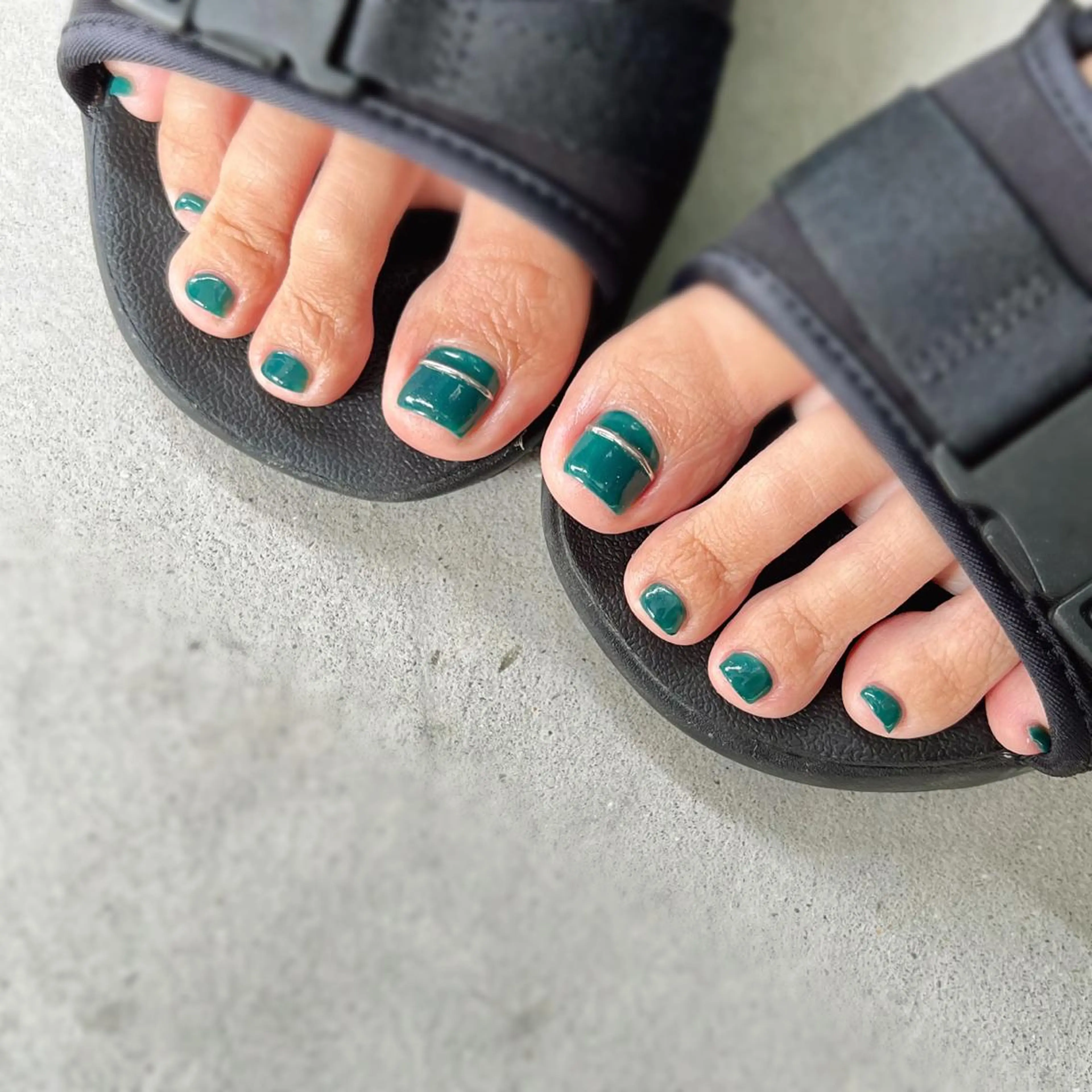 フットジェル親指アート2本👣の写真