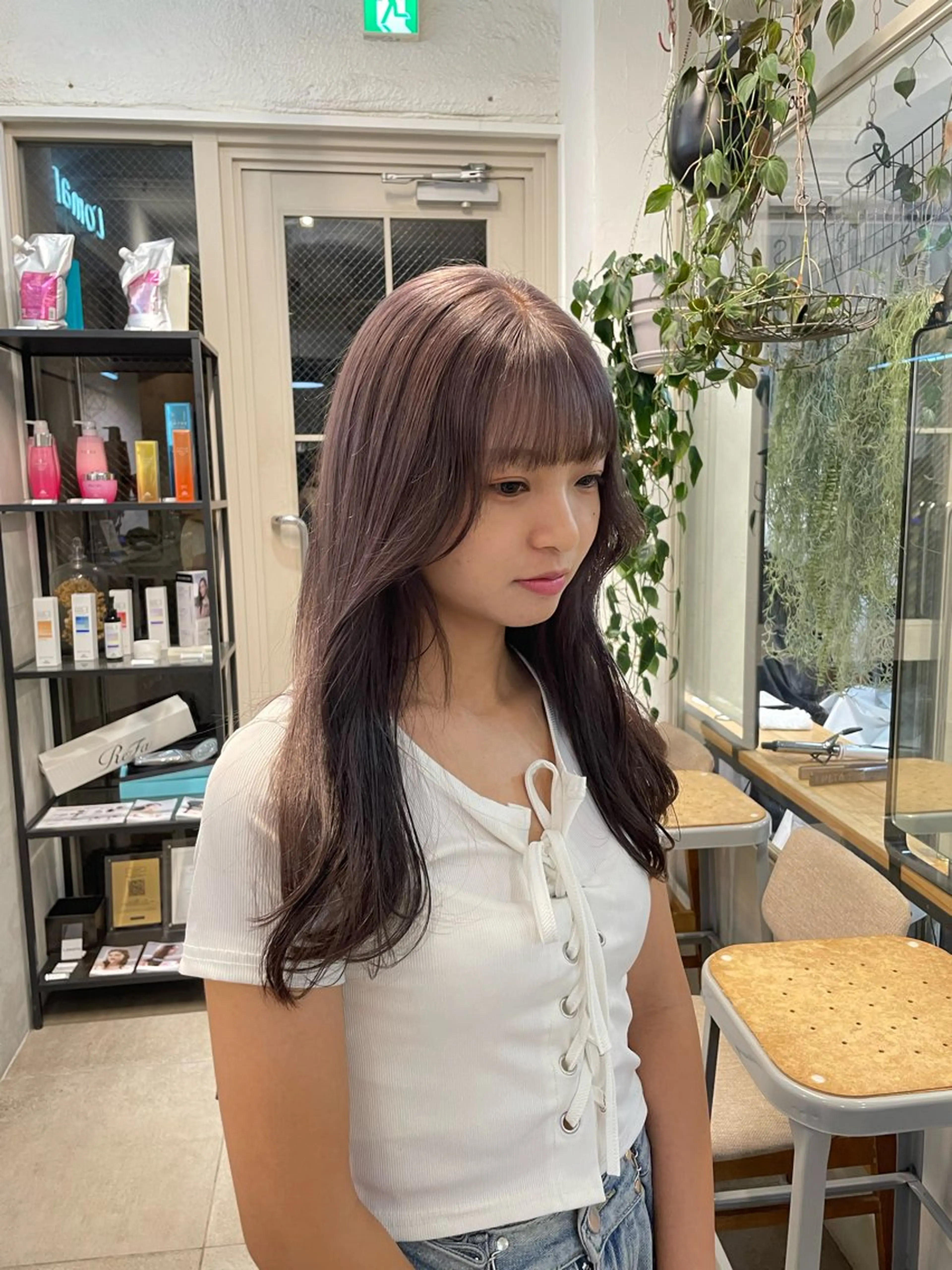 セミロング カラー ミルクティー× グレージュMOMOのヘアスタイル