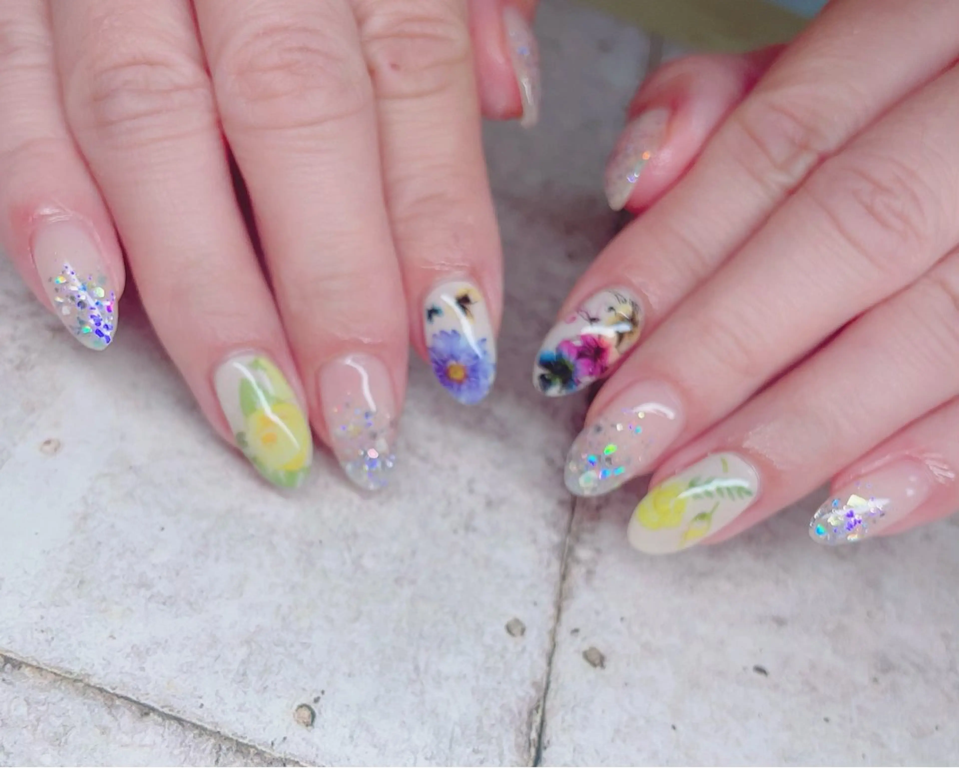 ネイル フラワーネイル ラメ(グリッター) ラメグラデーション ハンドネイル NailbyN所属・Nail_by N1のネイルデザイン