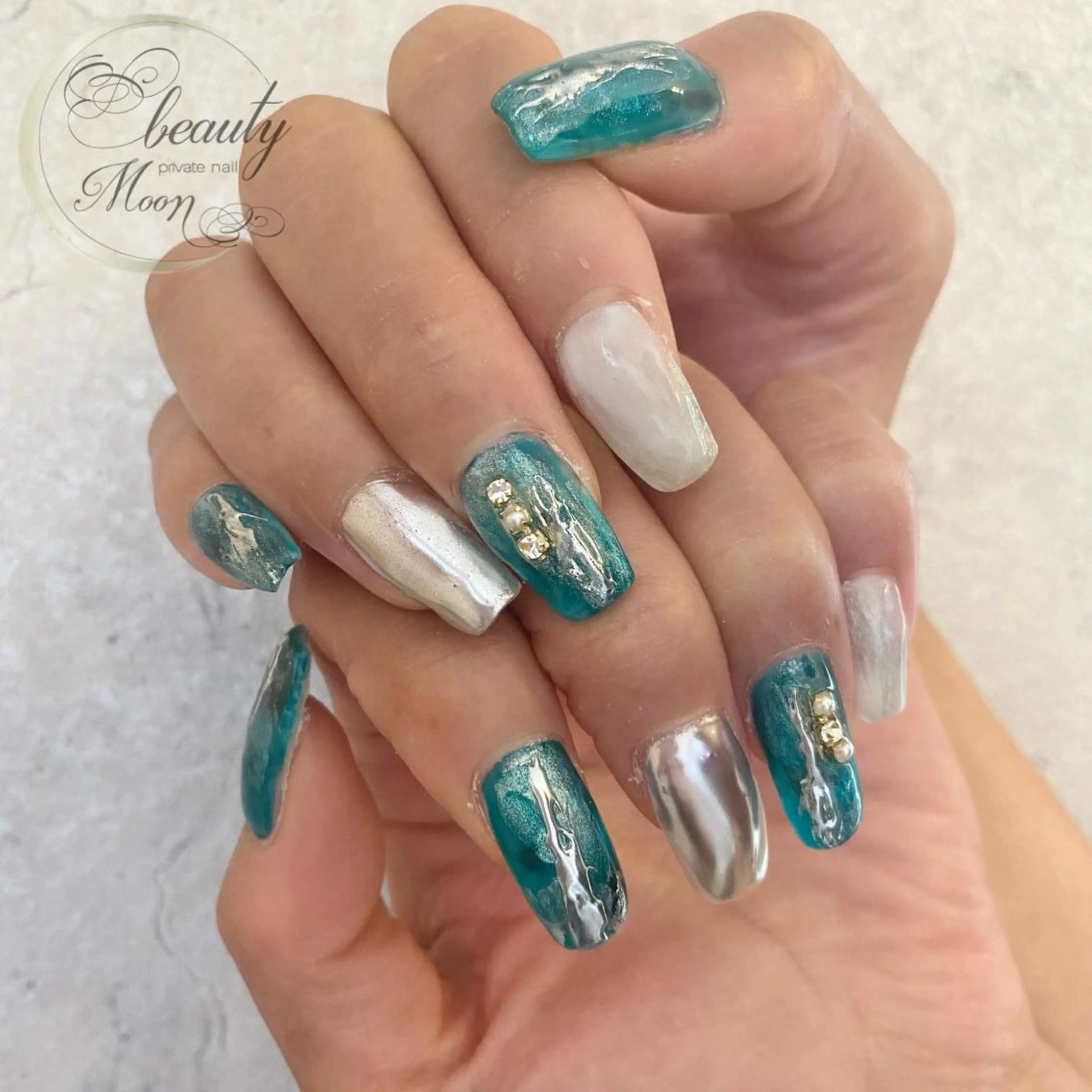 ネイル アートネイル ハート ミラーネイル beauty ☪︎moonのネイルデザイン