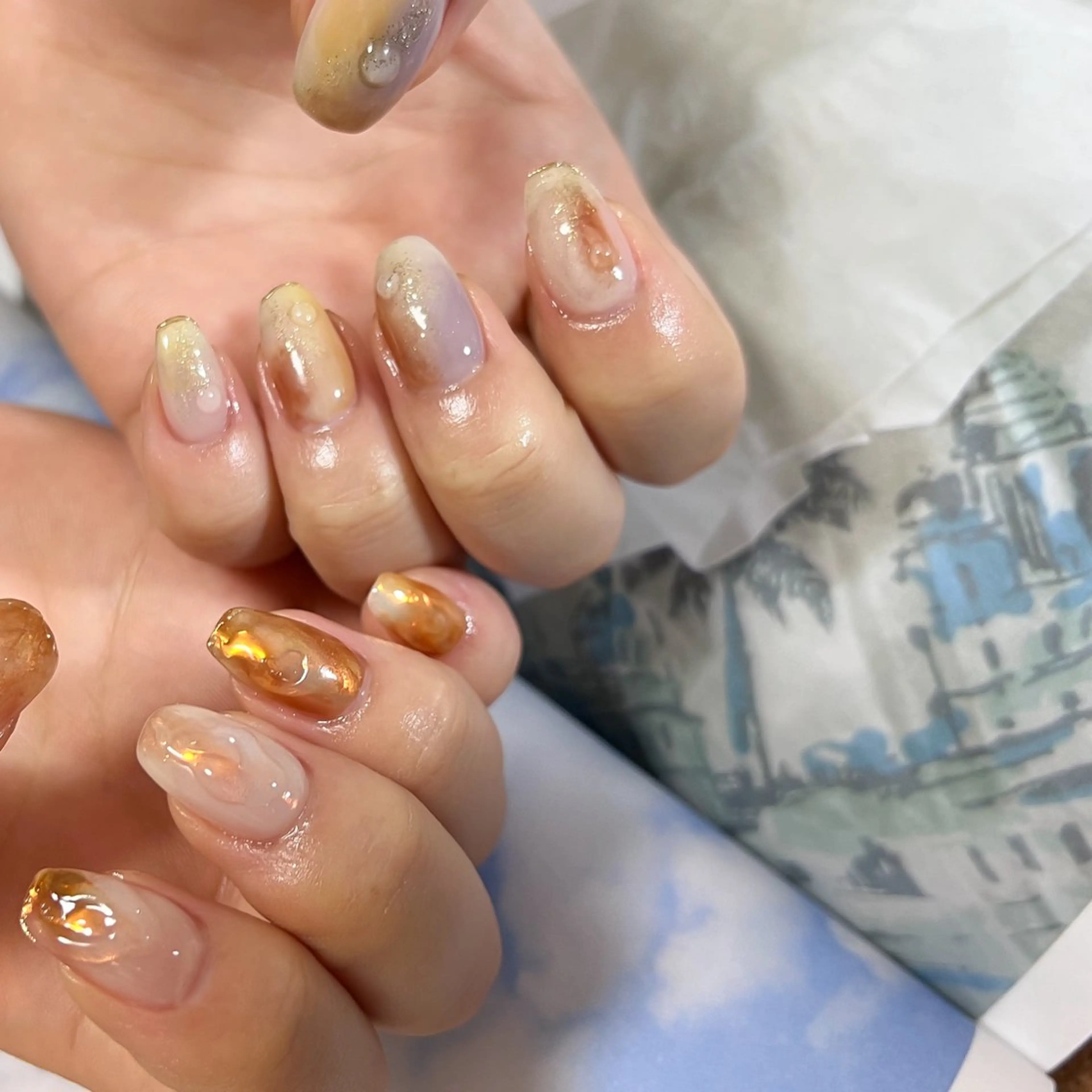 ネイル オーロラネイル ブラウン ニュアンスネイル ぷっくりネイル パープル ハンドネイル pointillé .ayaのネイルデザイン