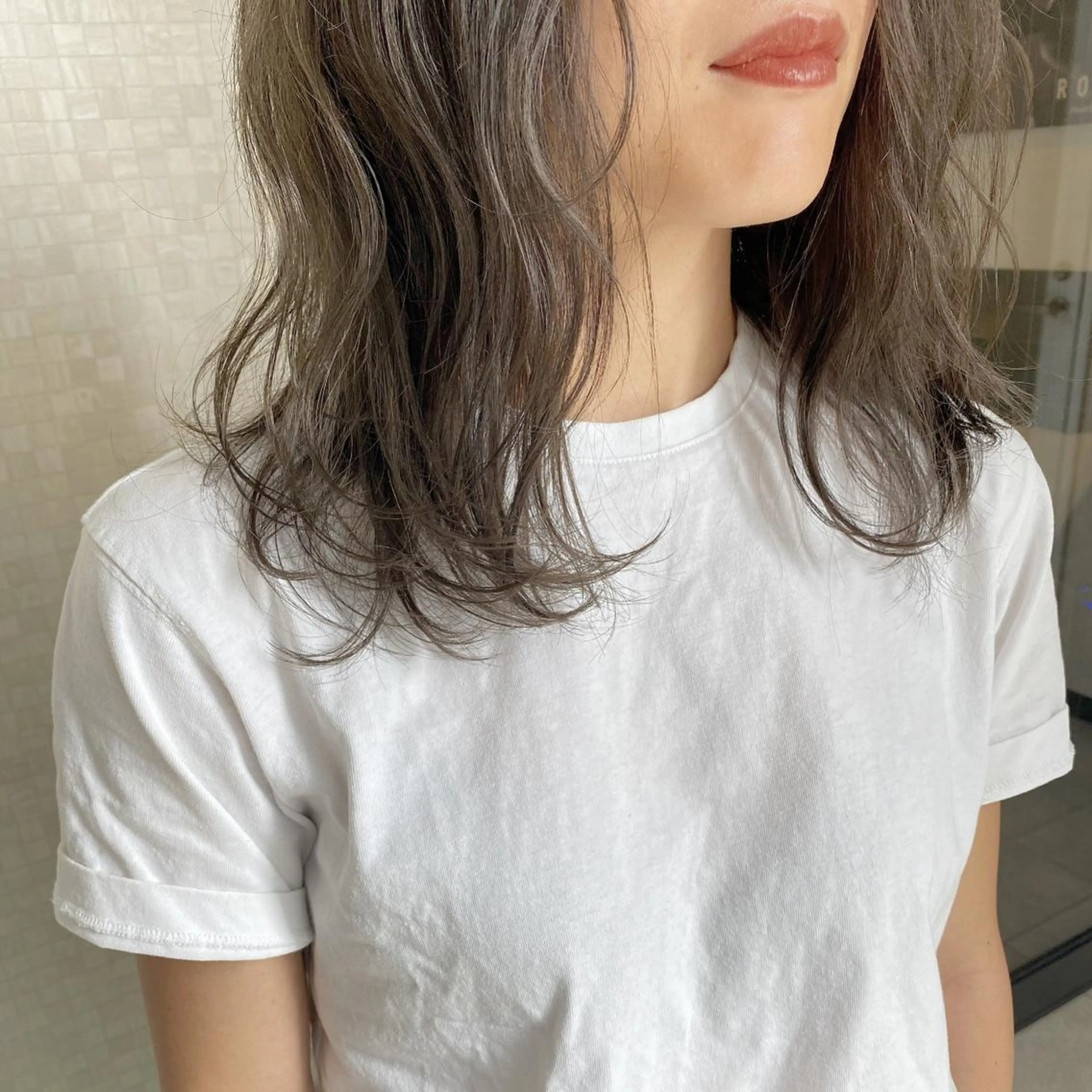 セミロング カラー ヘアアレンジ ベージュカラー グレージュ 栗林 実莉のネイルデザイン