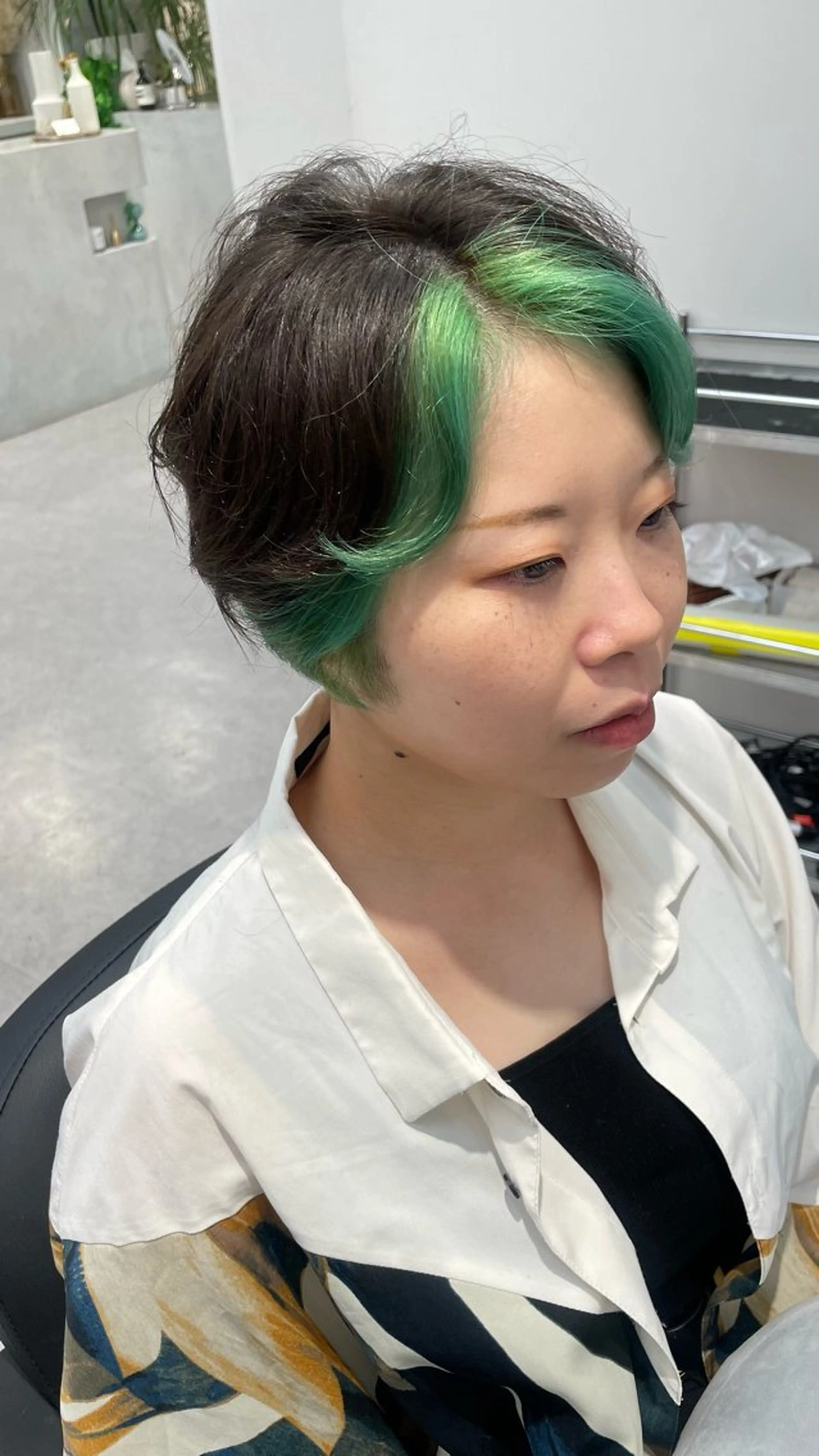 ショート カラー 髪質改善ストレート 🌈似合わせカットのヘアスタイル