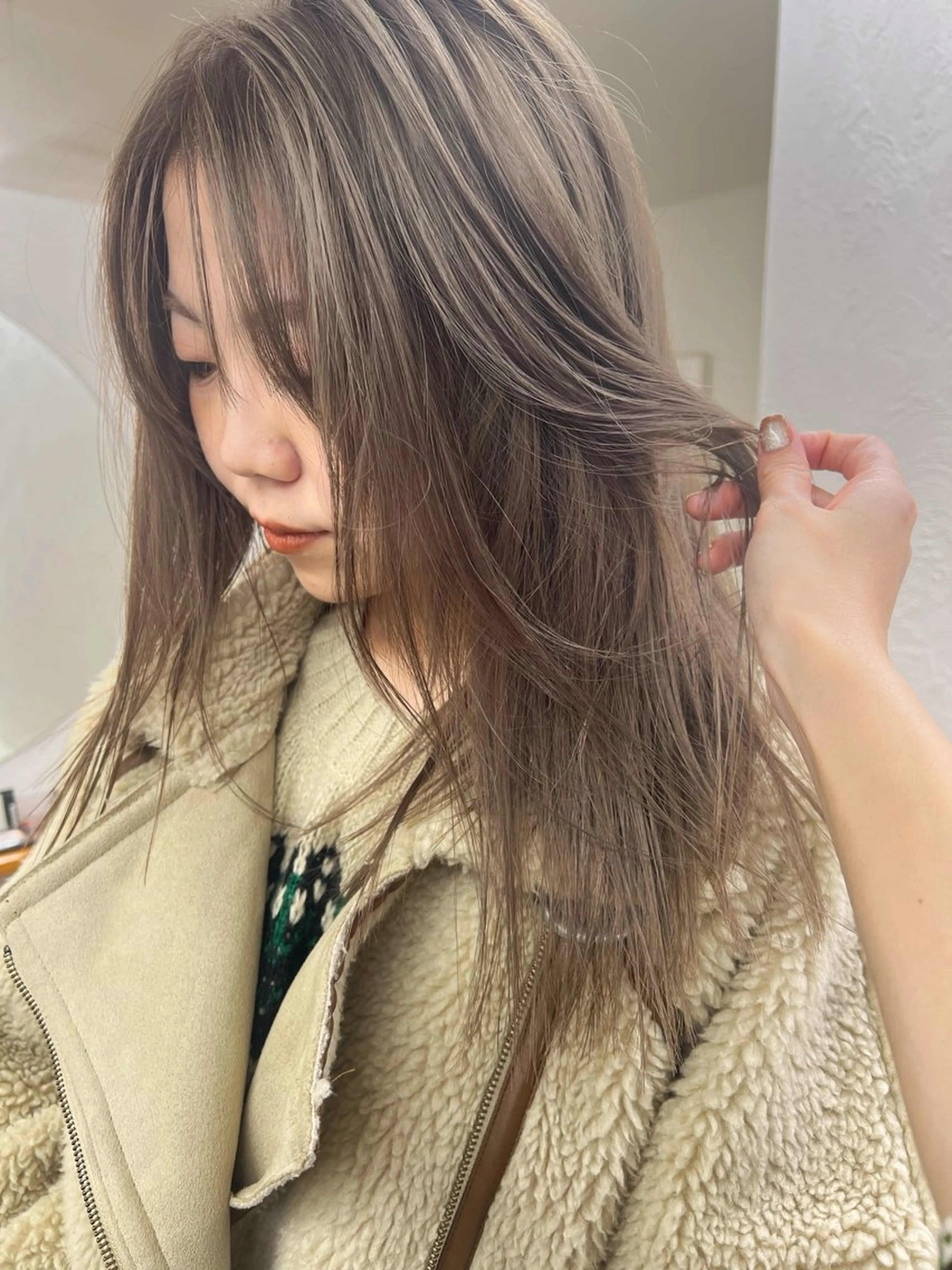 ロング カラー ブリーチ カット ヘアカラー トリートメント 小林 美咲のヘアスタイル