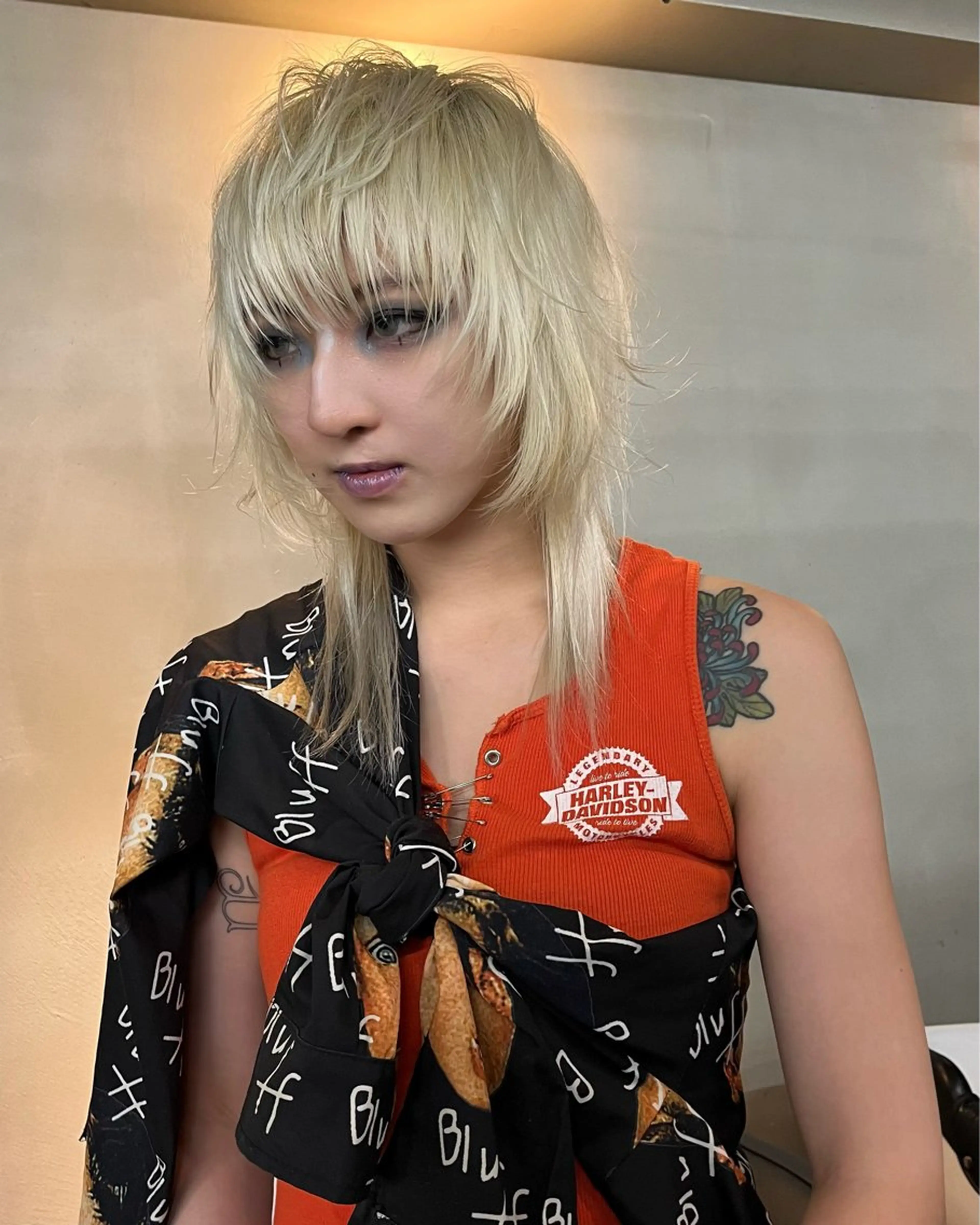 ミディアム カラー イツク ⚡️ ルーツ/ハイトーンのヘアスタイル