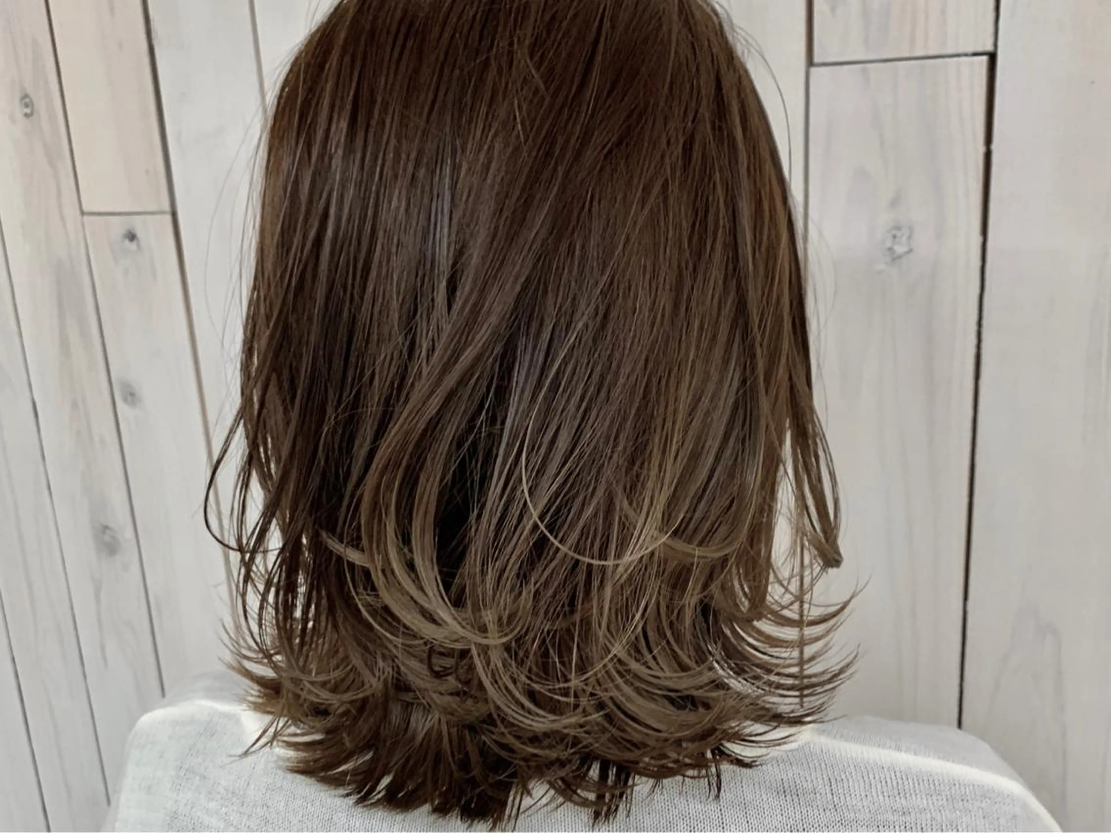 ミディアム カラー パーマ ベージュカラー グラデーションカラー Rowel ローウェルのヘアスタイル