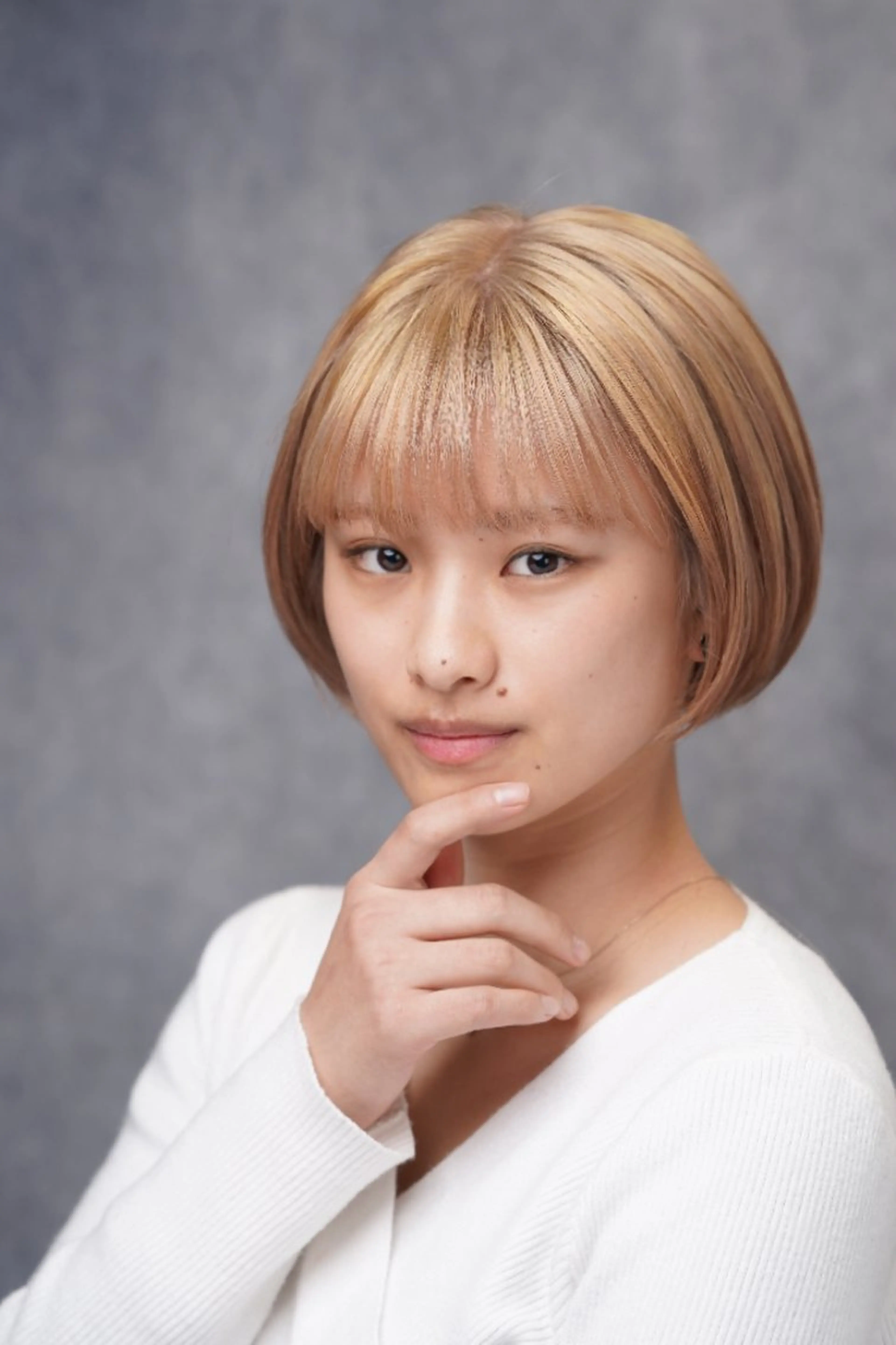 ショート カラー バレイヤージュ ブリーチ 狐カラー グラデーションカラー グレージュ カット ヘアカラー 松尾 泰伸のヘアスタイル