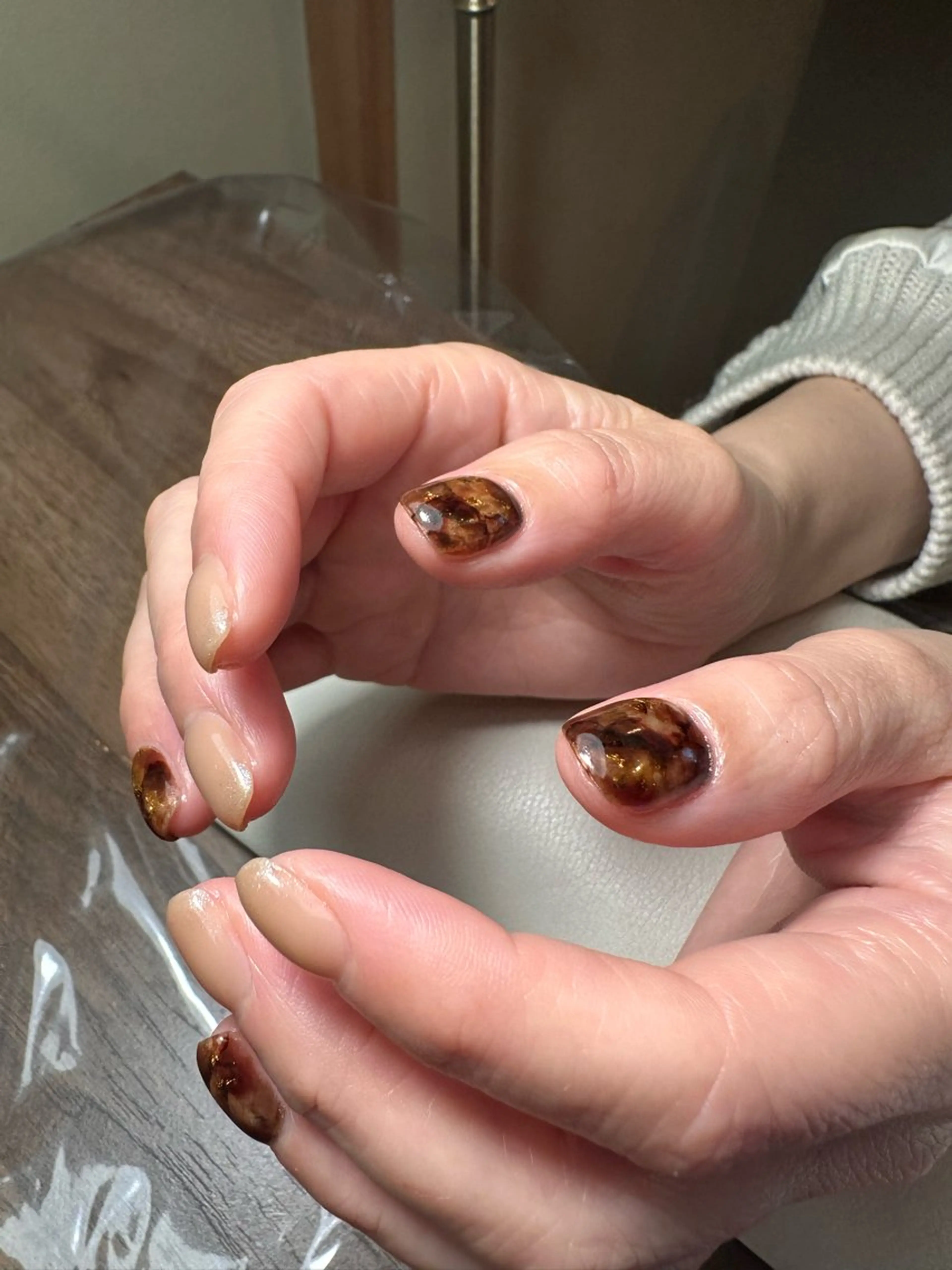 ネイル べっ甲ネイル オフィスネイル シンプルネイル ハンドネイル ハンドケア 木村 千晴のネイルデザイン