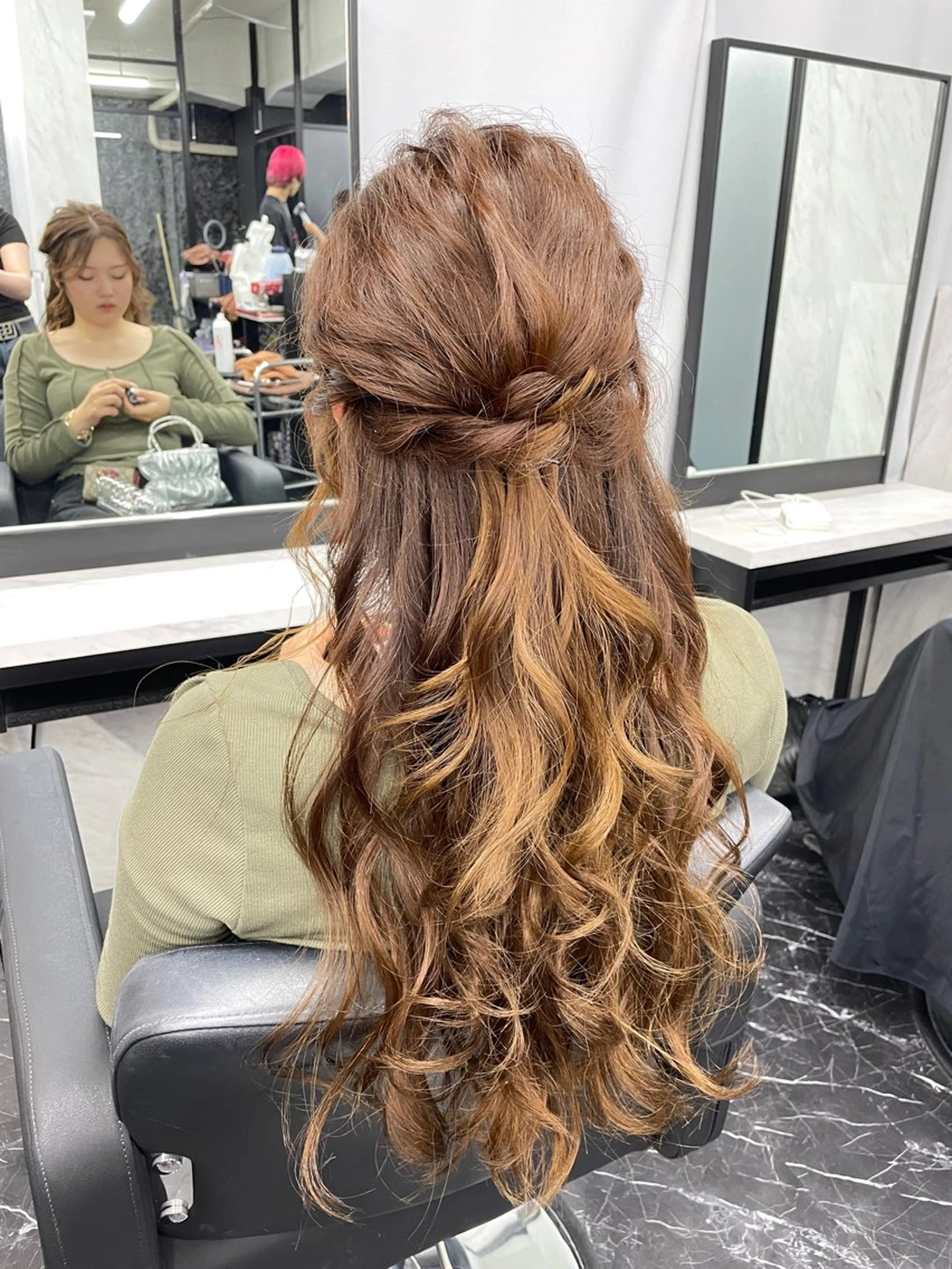 ロング ヘアアレンジ ヘアセット エクステ🩵ブリーチ 韓国ヘア🩵KAEのヘアスタイル