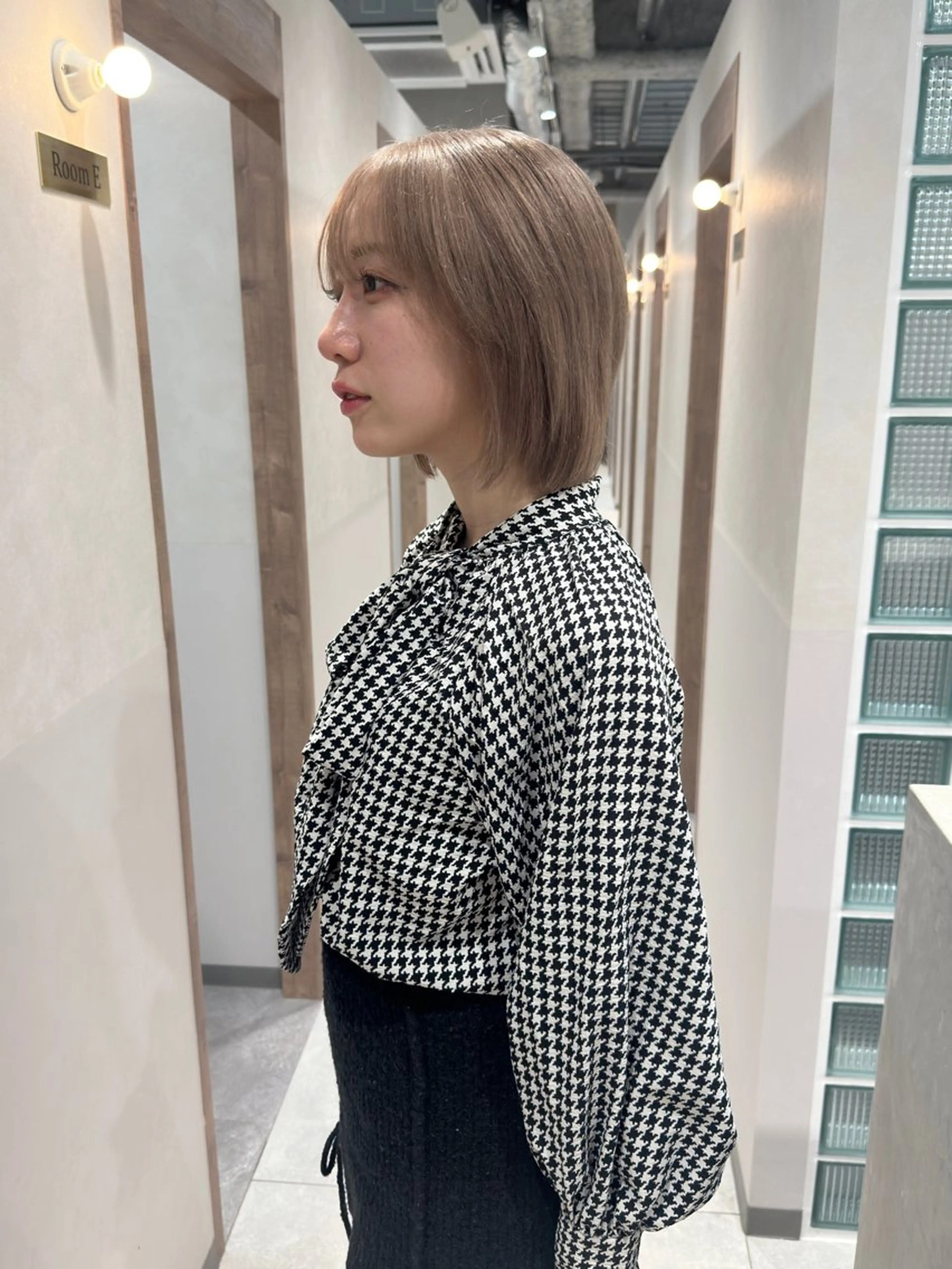 ショート カラー ベージュカラー ミルクティーベージュ ボブ カット ヘアカラー トリートメント 鈴木/ニュアンス パーマ/メンズのヘアスタイル