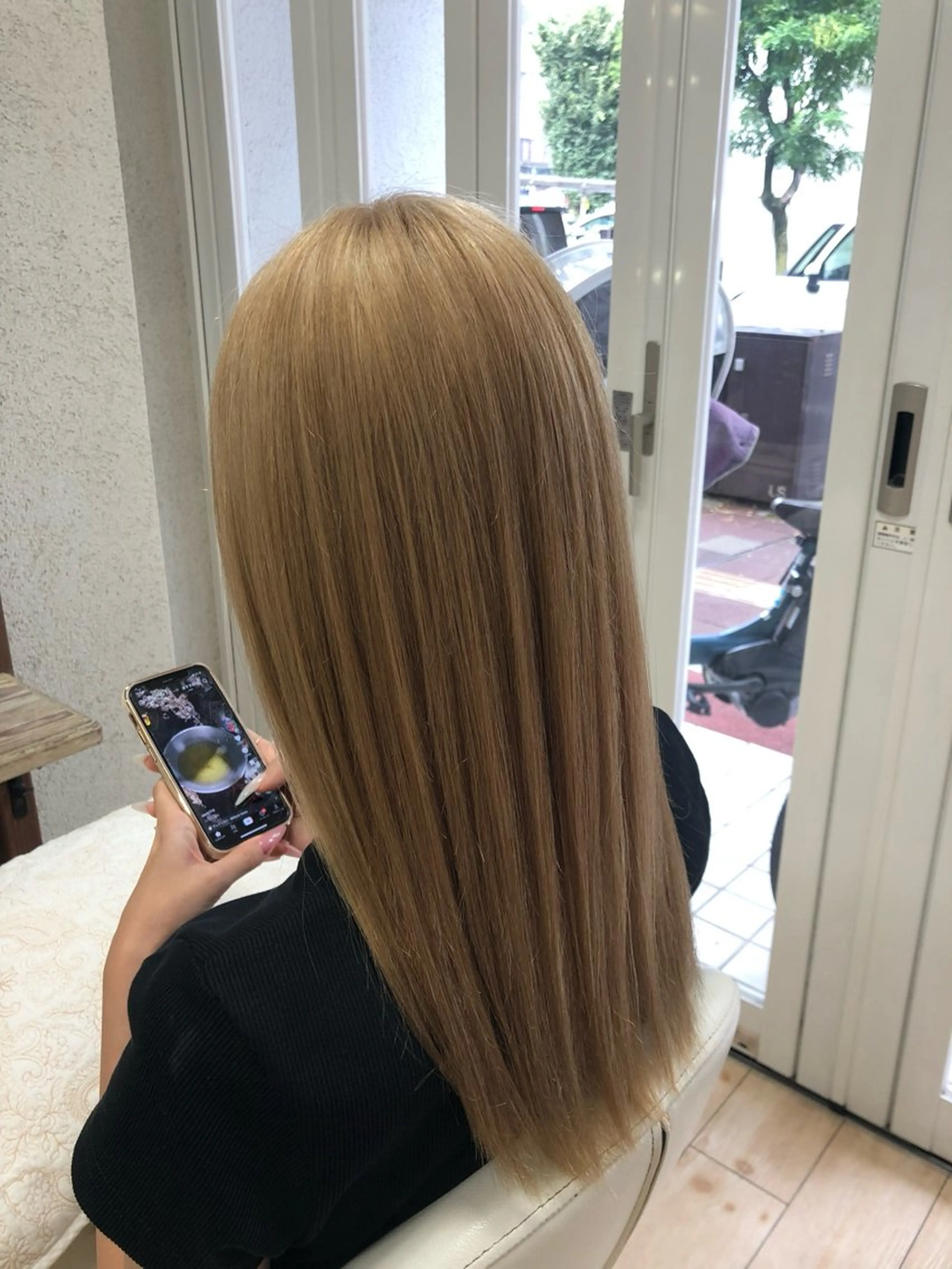 ロング カラー ベージュカラー ブリーチ ブロンド ブロンドベージュ ヘアカラー 阿部 美咲のヘアスタイル