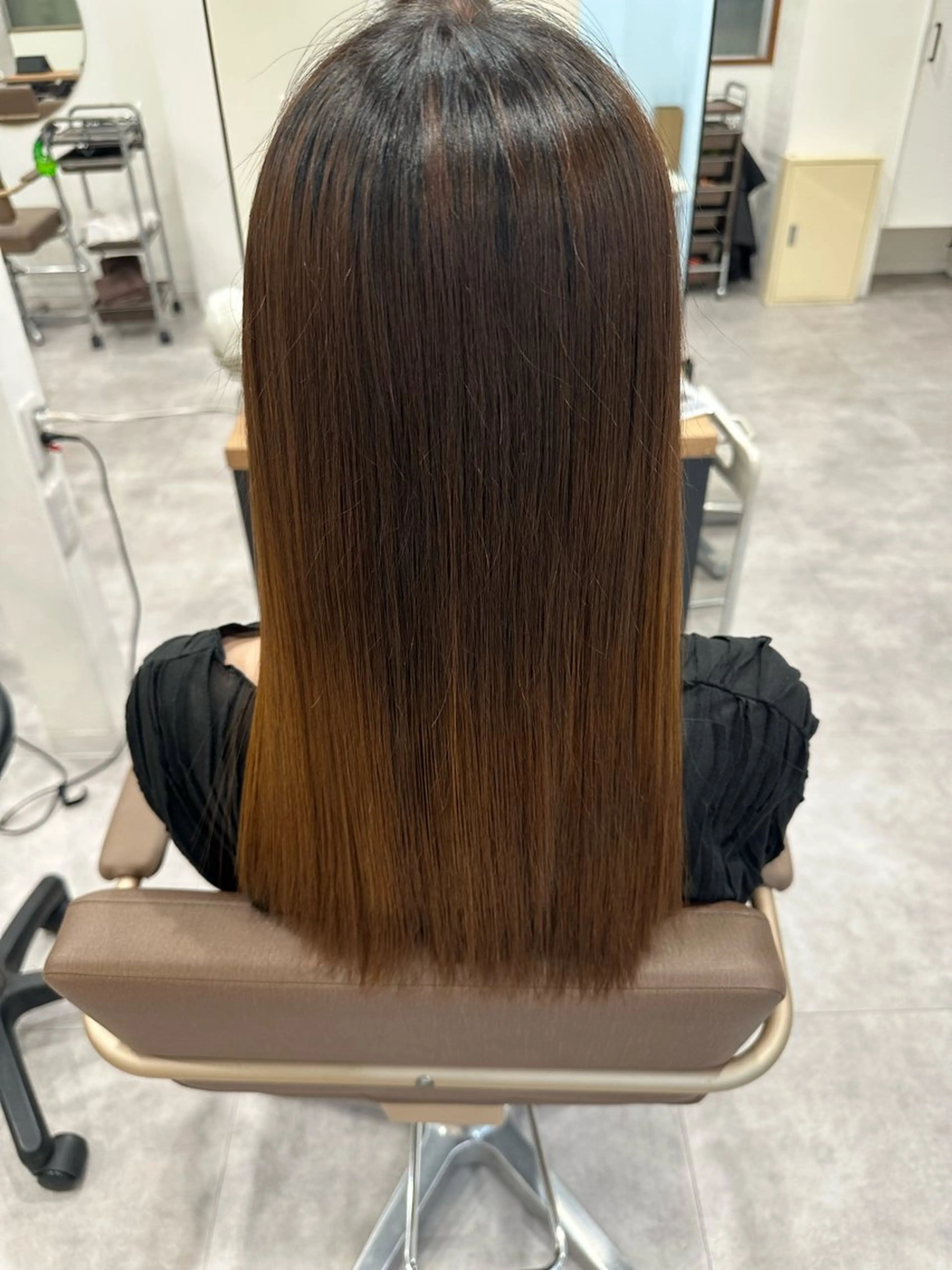 セミロング 縮毛矯正 🫧MANA レイヤーカット🌙のヘアスタイル