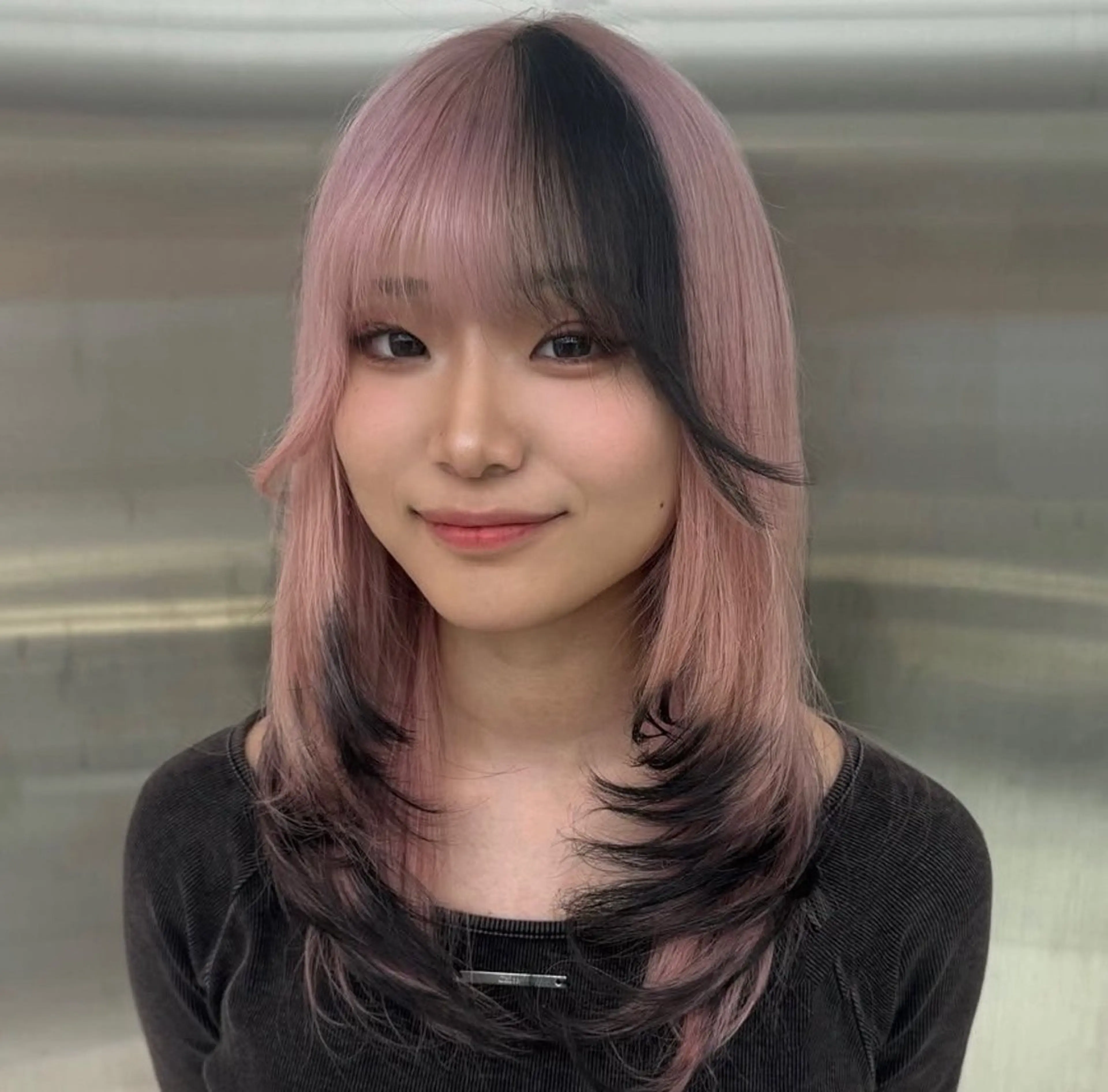 セミロング カラー ヘアカラー がわ/ハイレイヤー /ハイトーンカラーのヘアスタイル