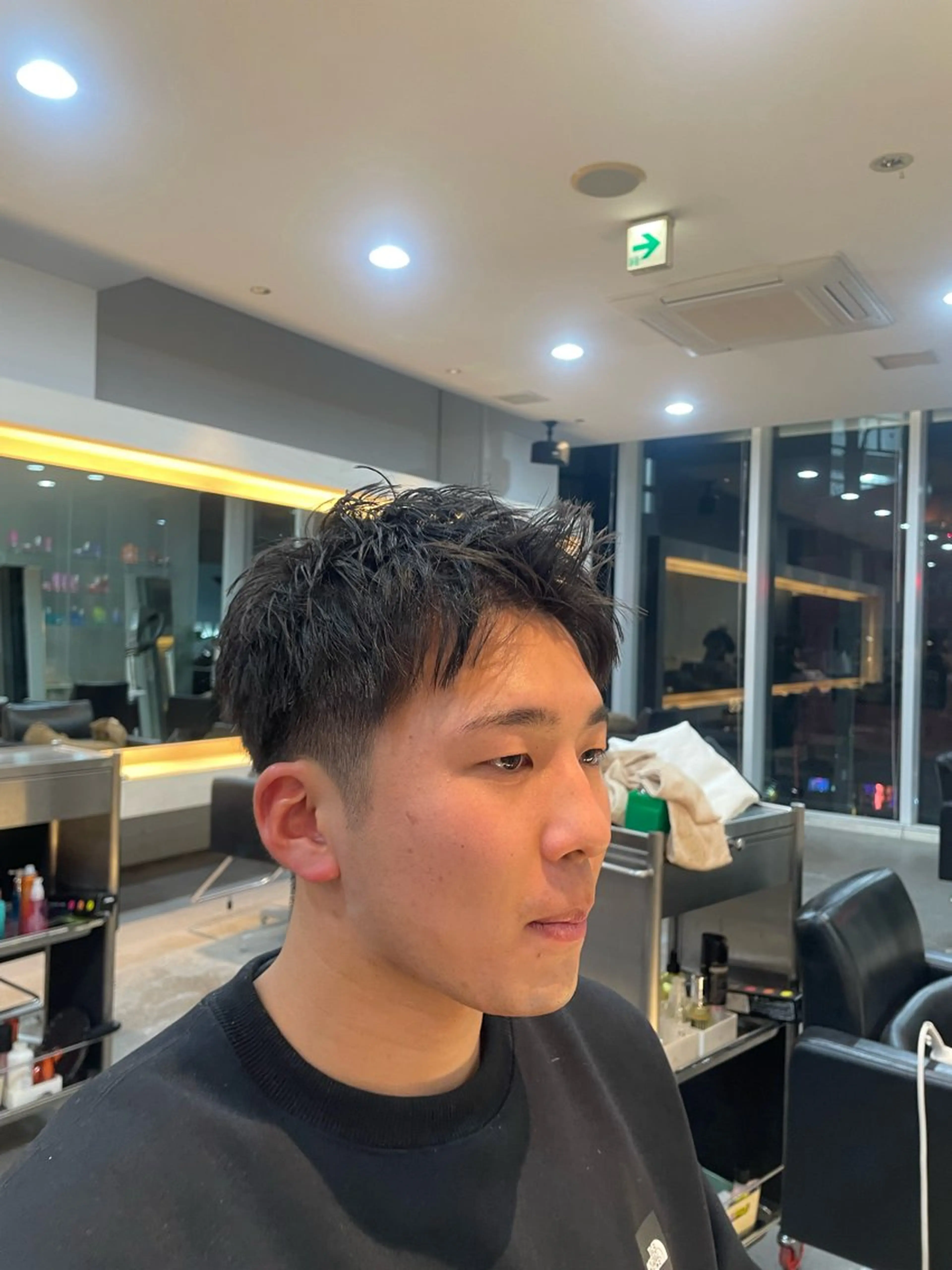 ショート メンズ スパイキーショート ショートヘア 磯崎 新のヘアスタイル