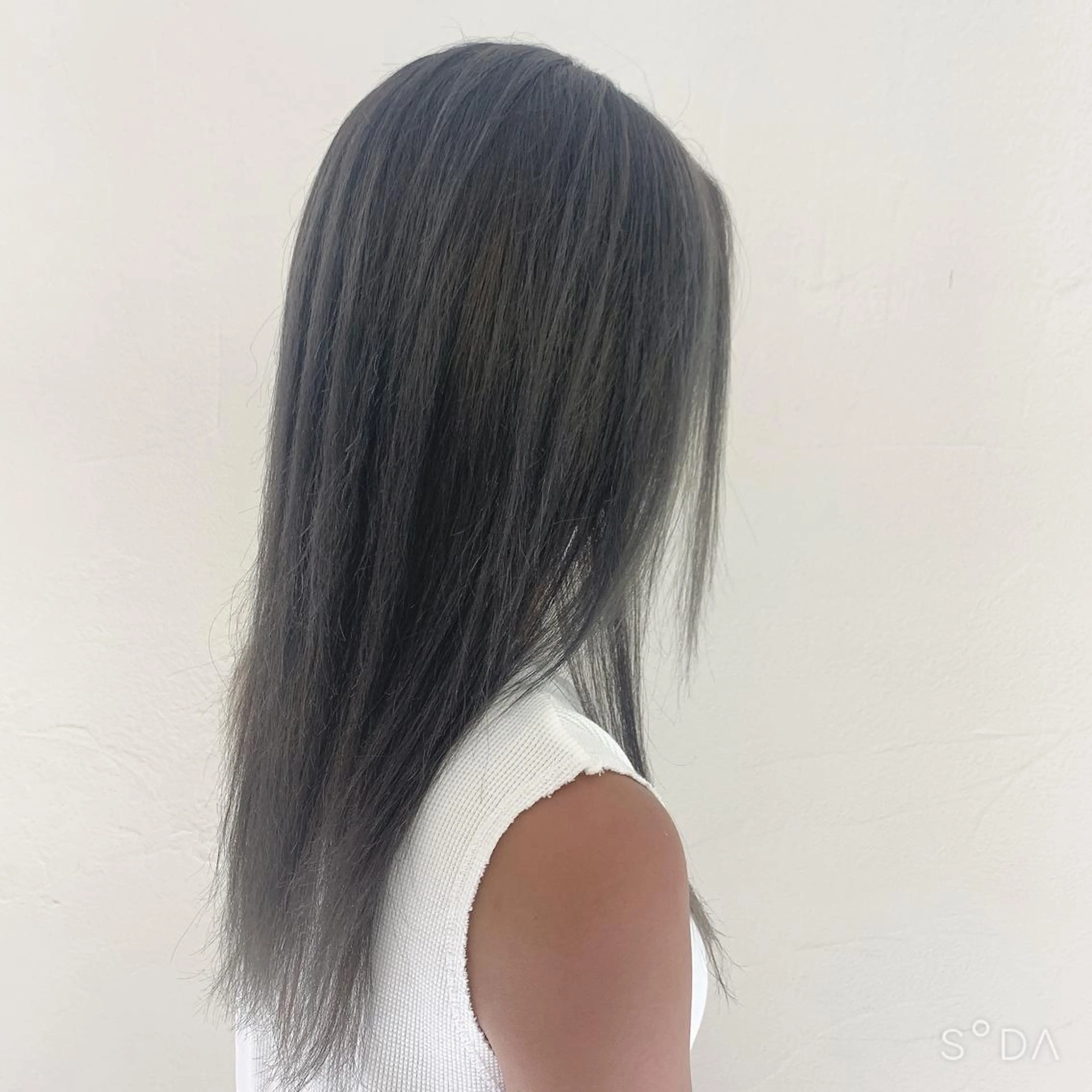 セミロング 朝倉 美月のヘアスタイル