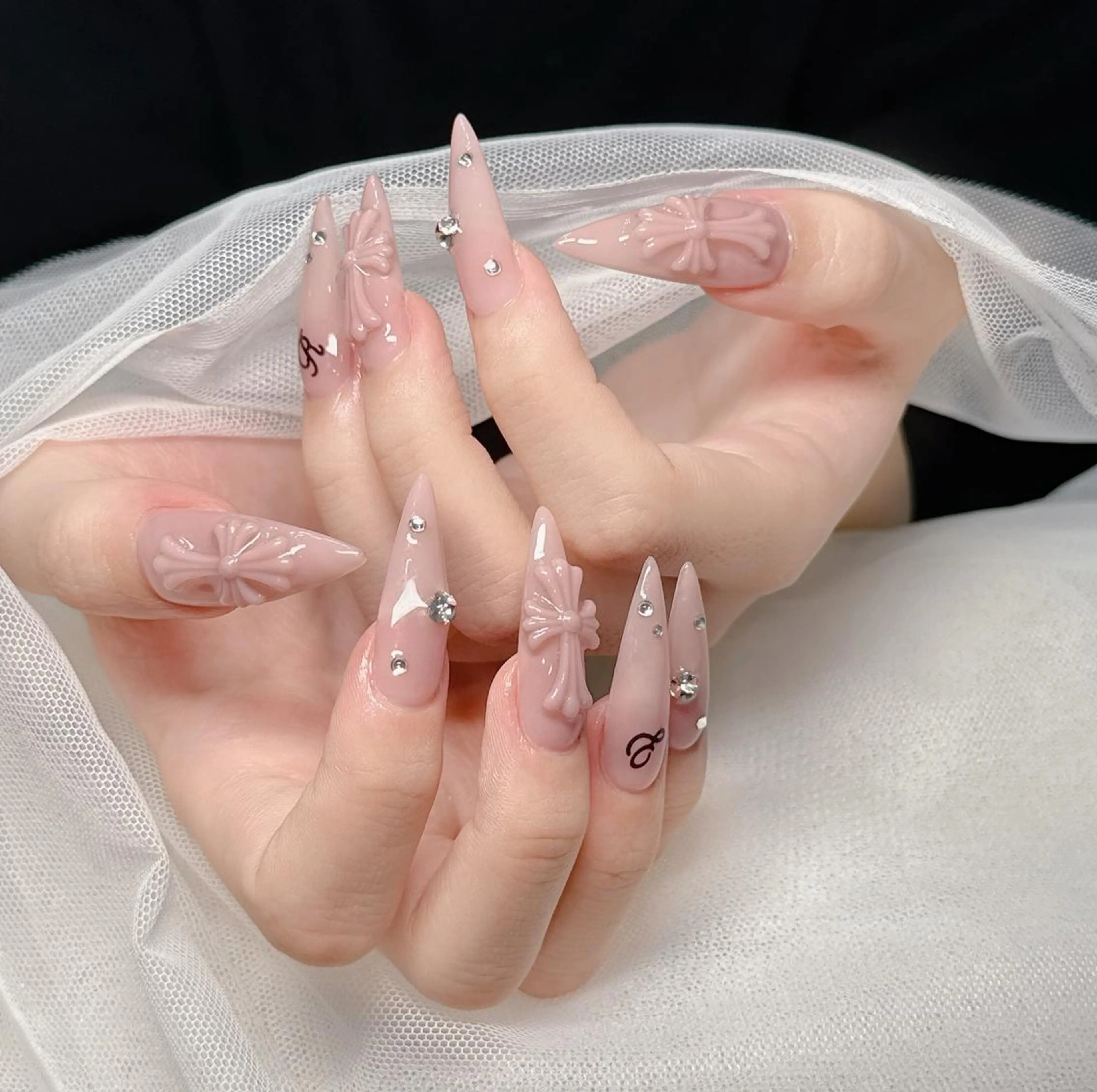 ロング カラー ベージュカラー グラデーションカラー ピンクカラー 韓国風ヘア ハンドネイル Bling Salonのネイルデザイン