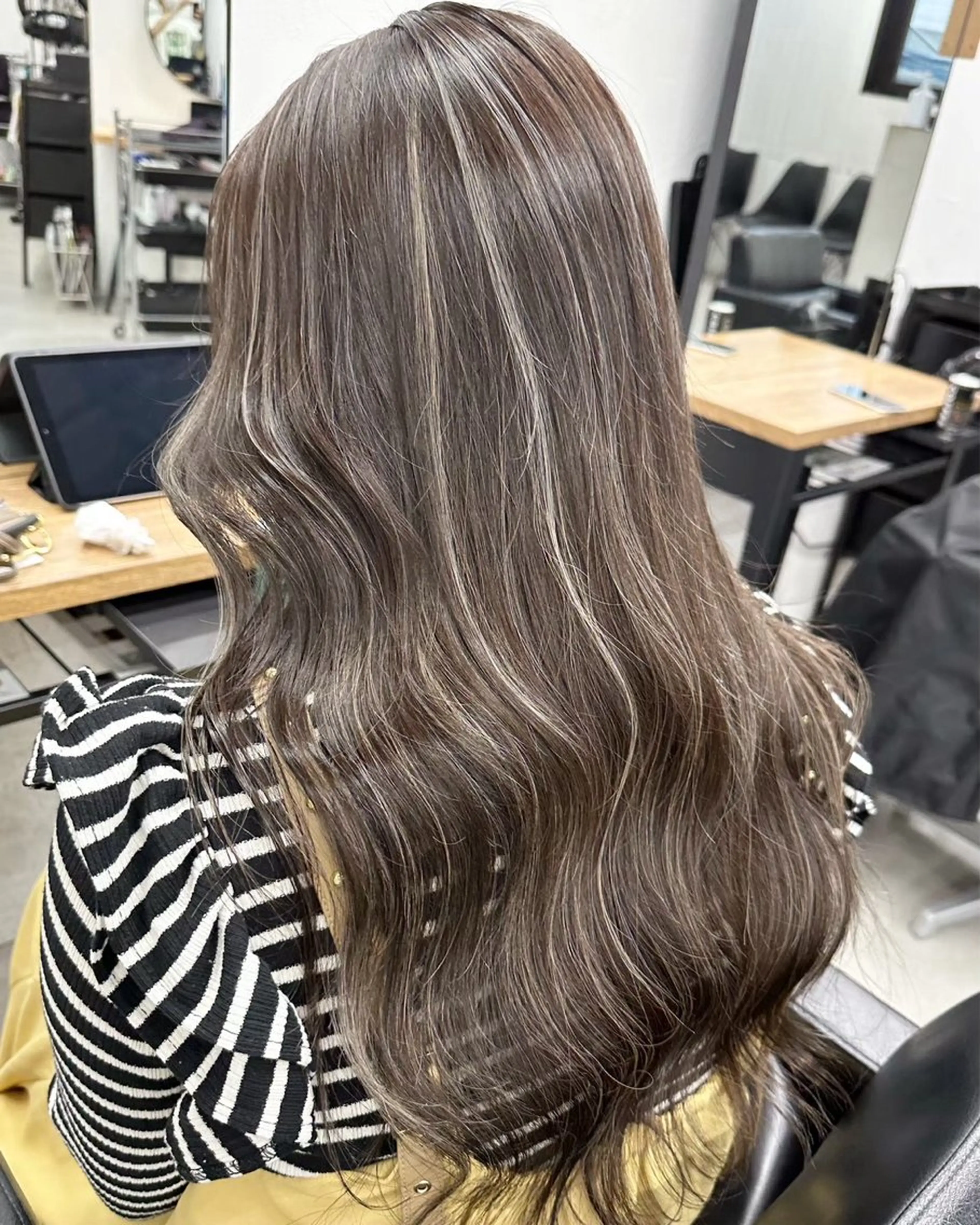 ロング カラー ヘアアレンジ ヘアカラー 坂齋大地／レイヤー/ ミルクティーのヘアスタイル