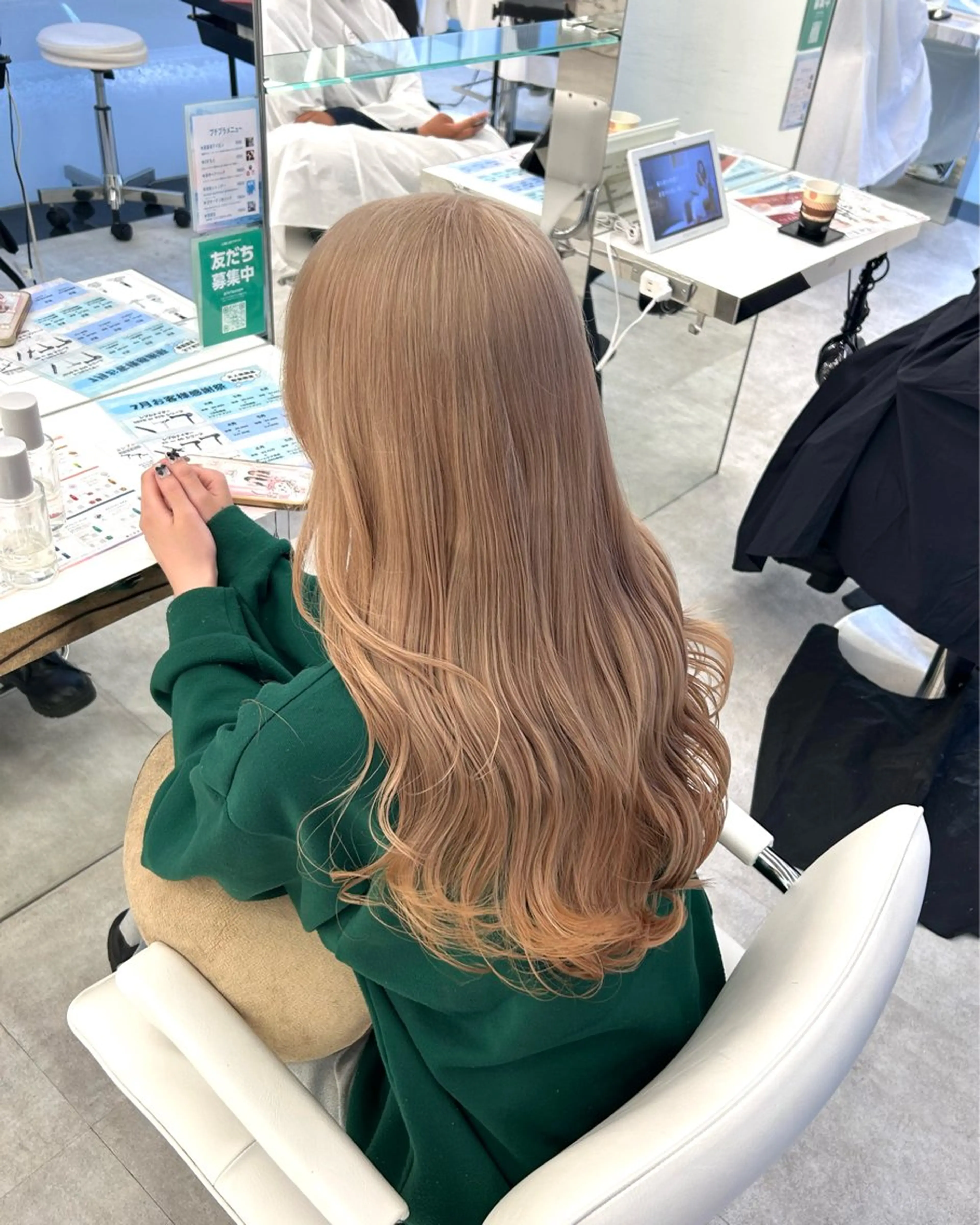 ロング カラー ベージュカラー ミルクティーベージュ ヘアカラー トリートメント 透明感ハイトーン特化 /ケアブリーチ/莉駒のヘアスタイル